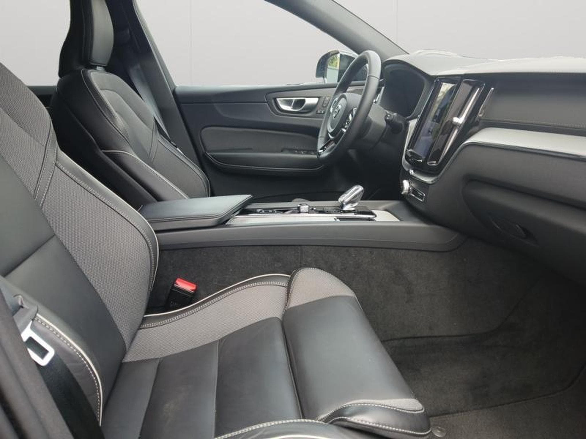 Volvo XC60 Black edition (2024) - Photo 14