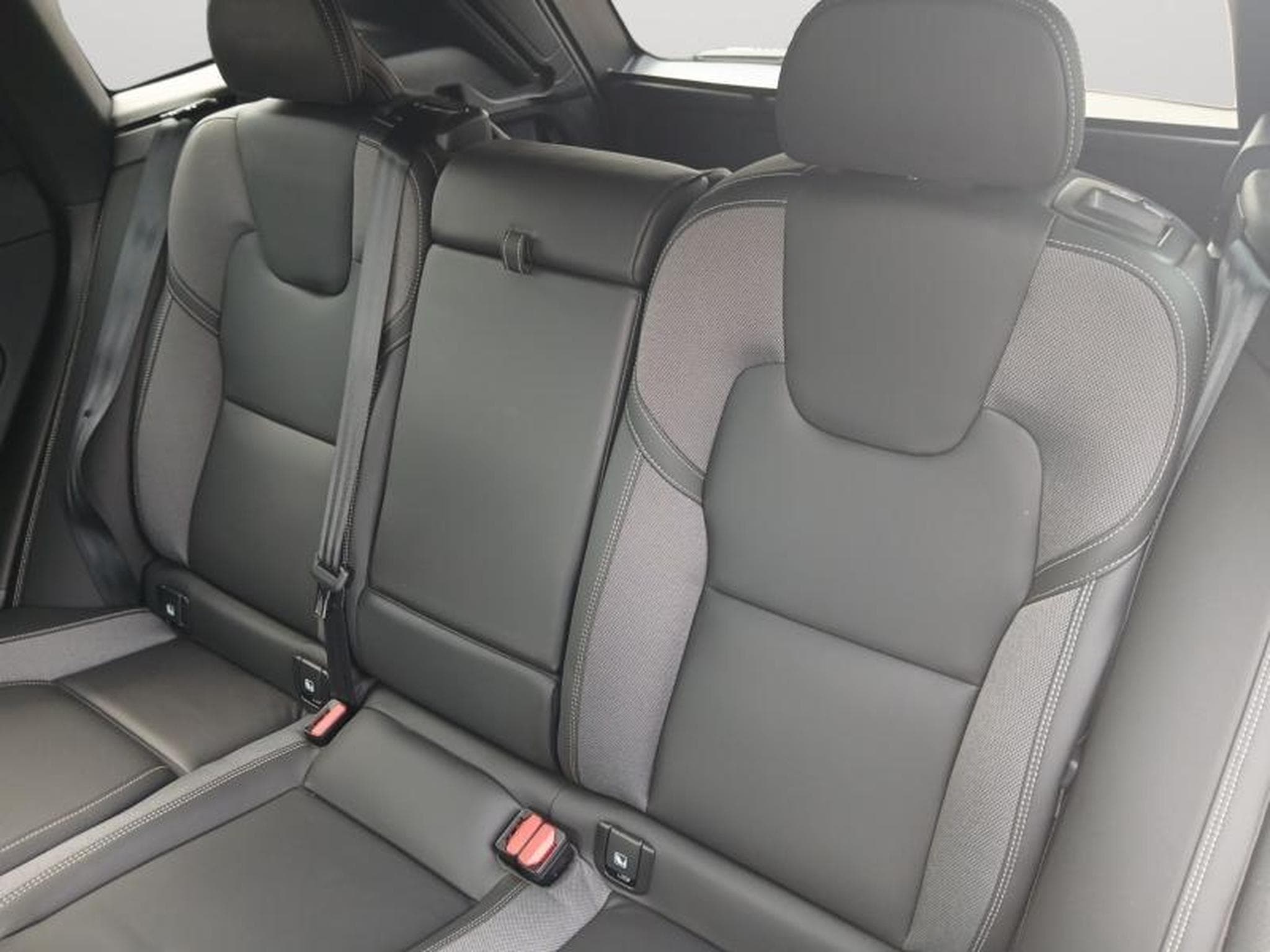 Volvo XC60 Black edition (2024) - Photo 15