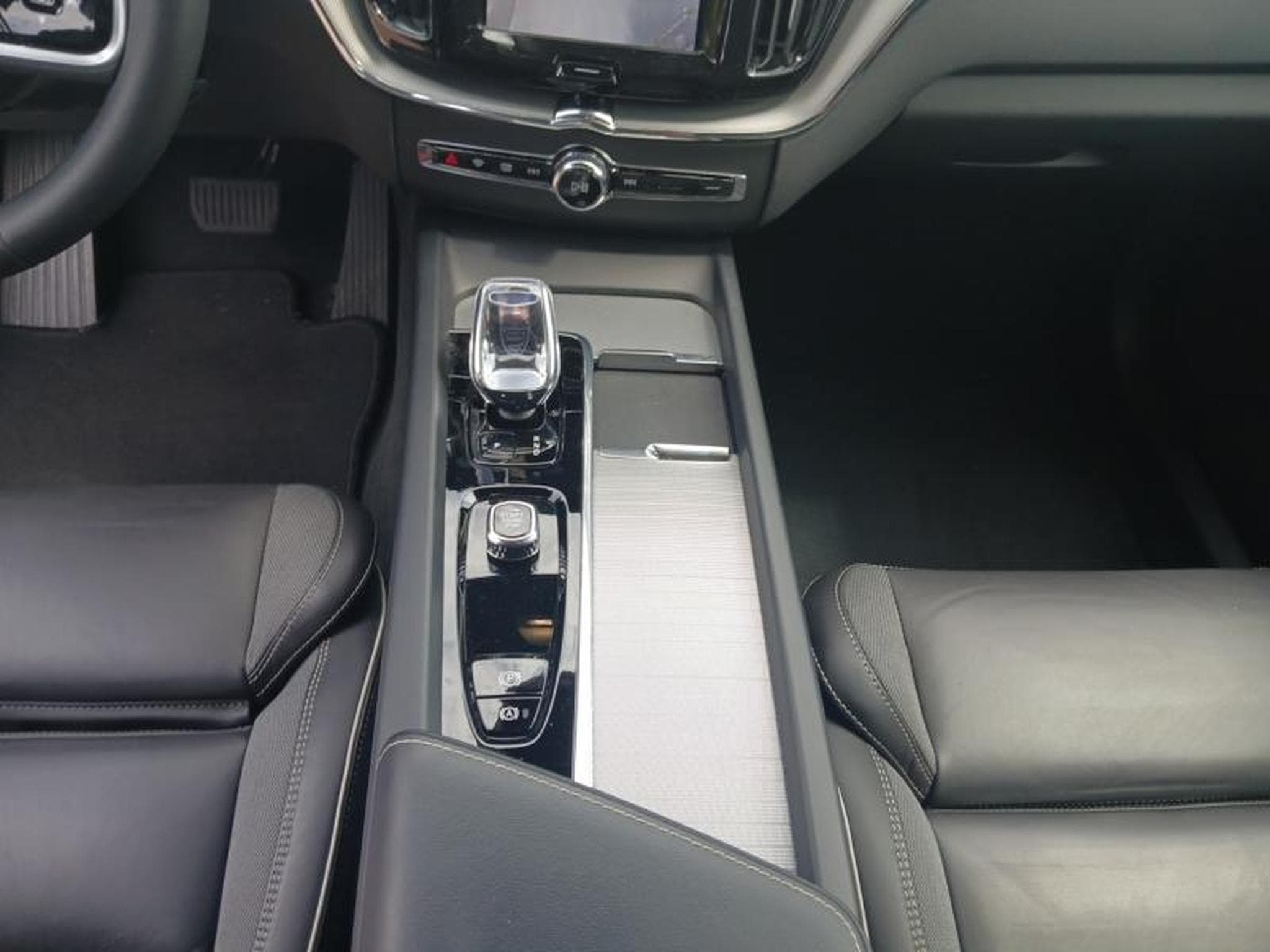 Volvo XC60 Black edition (2024) - Photo 18