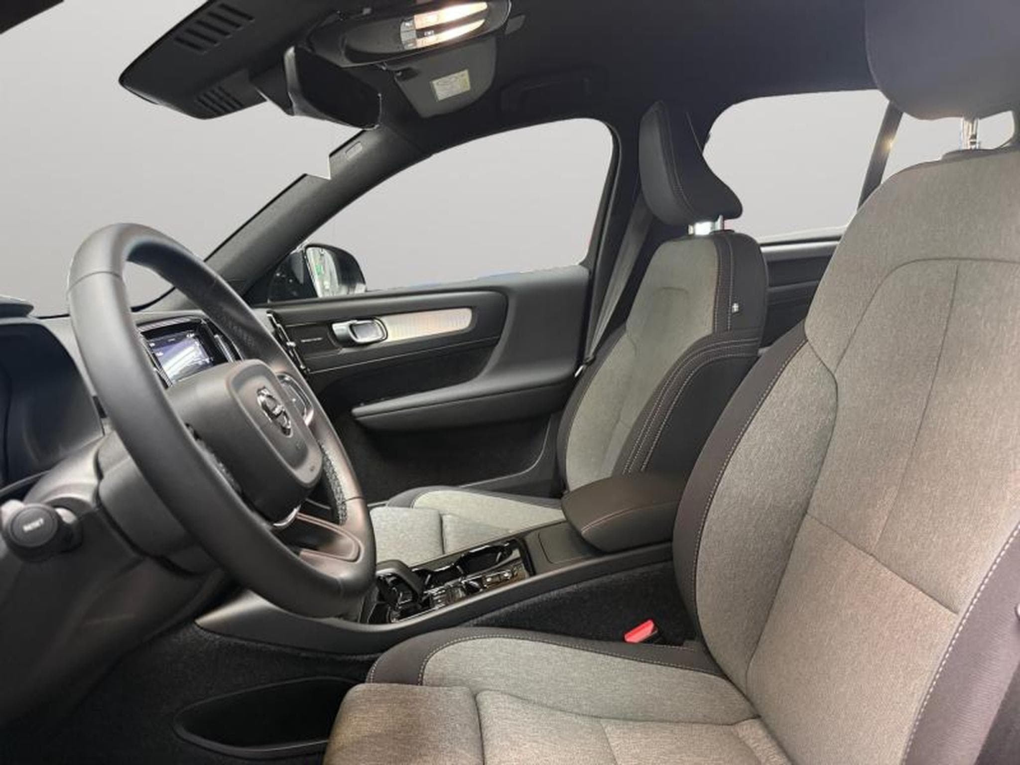Volvo XC40 B3 Plus Dark / Essence (2025) - Photo 10