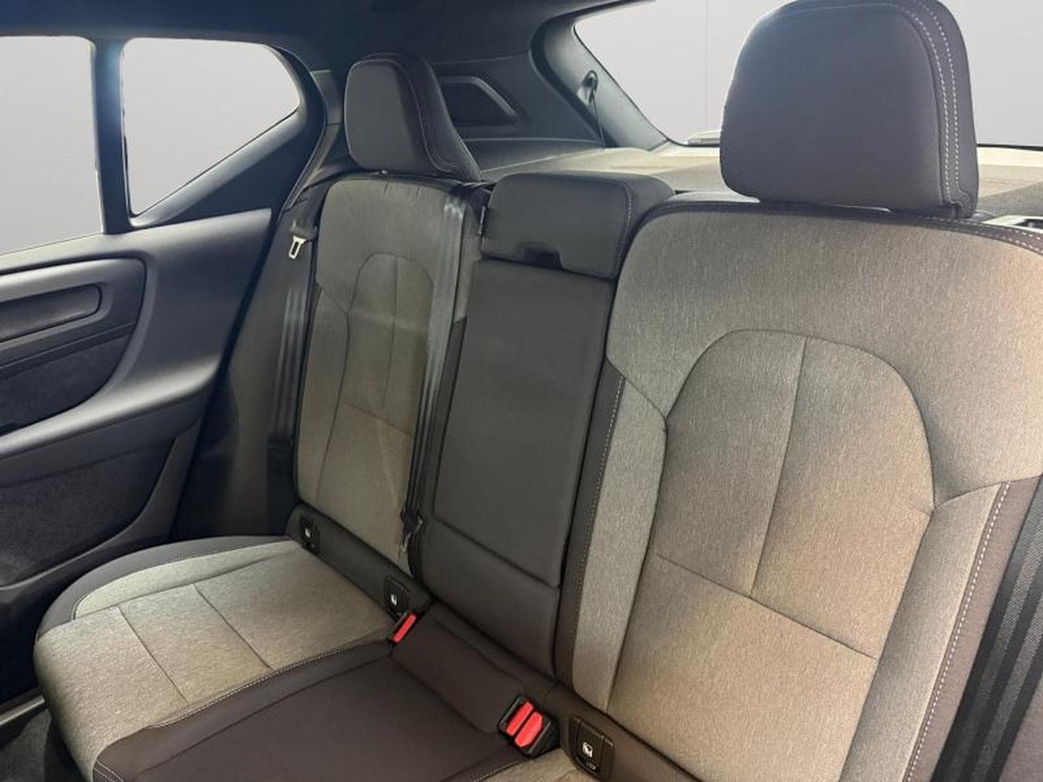 Volvo XC40 B3 Plus Dark / Essence (2025) - Photo 13