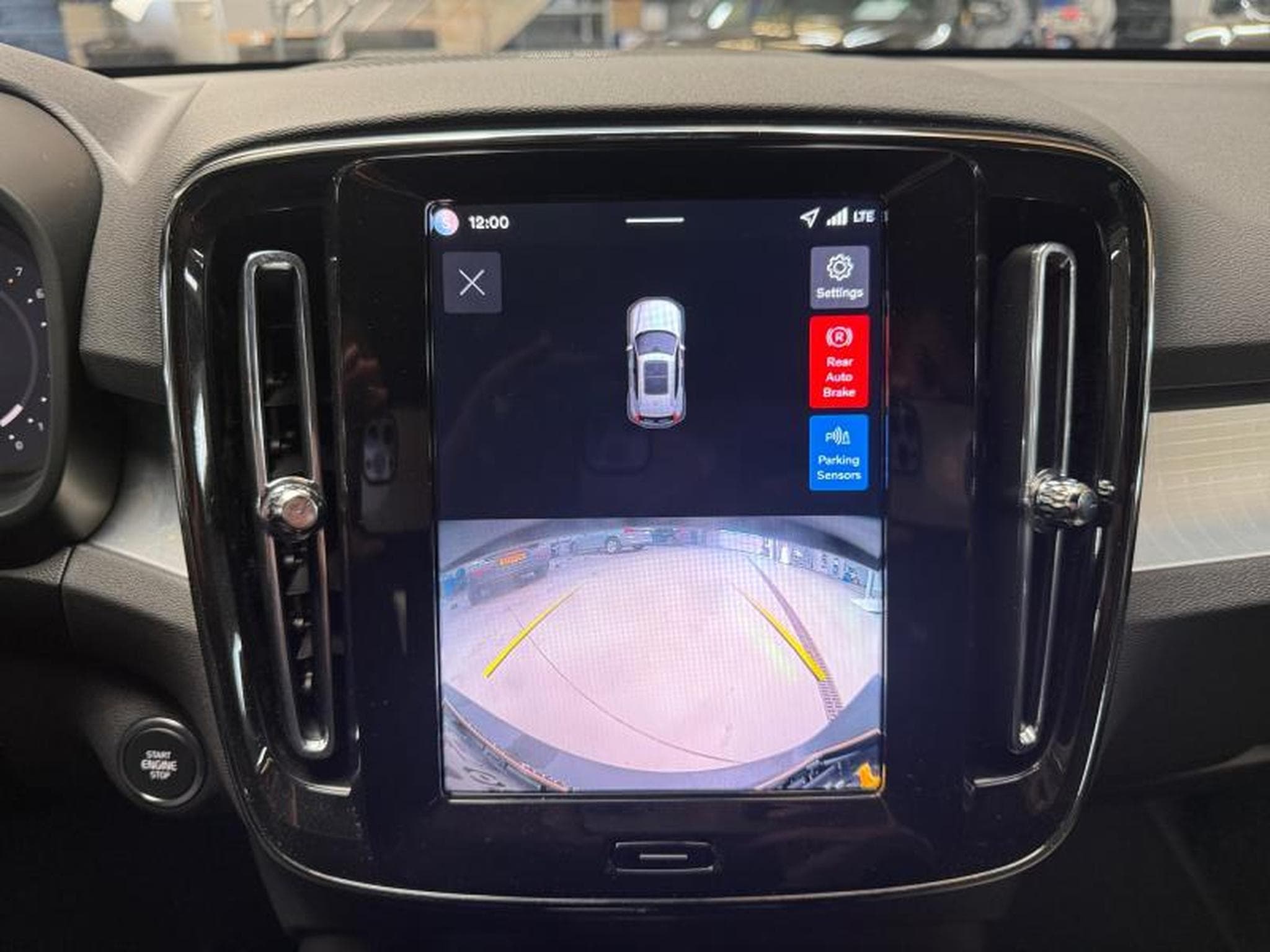 Volvo XC40 B3 Plus Dark / Essence (2025) - Photo 17