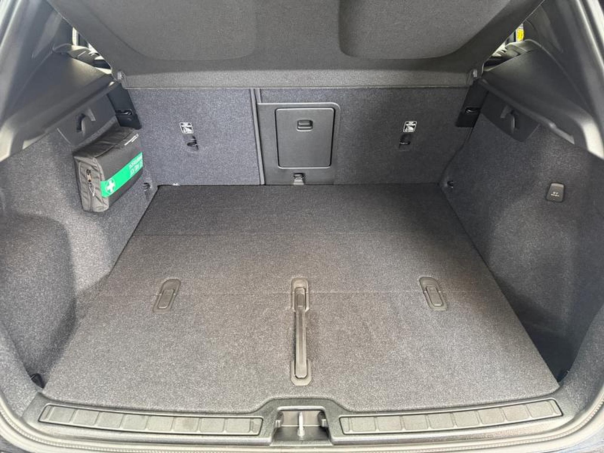 Volvo XC40 B3 Plus Dark / Essence (2025) - Photo 19
