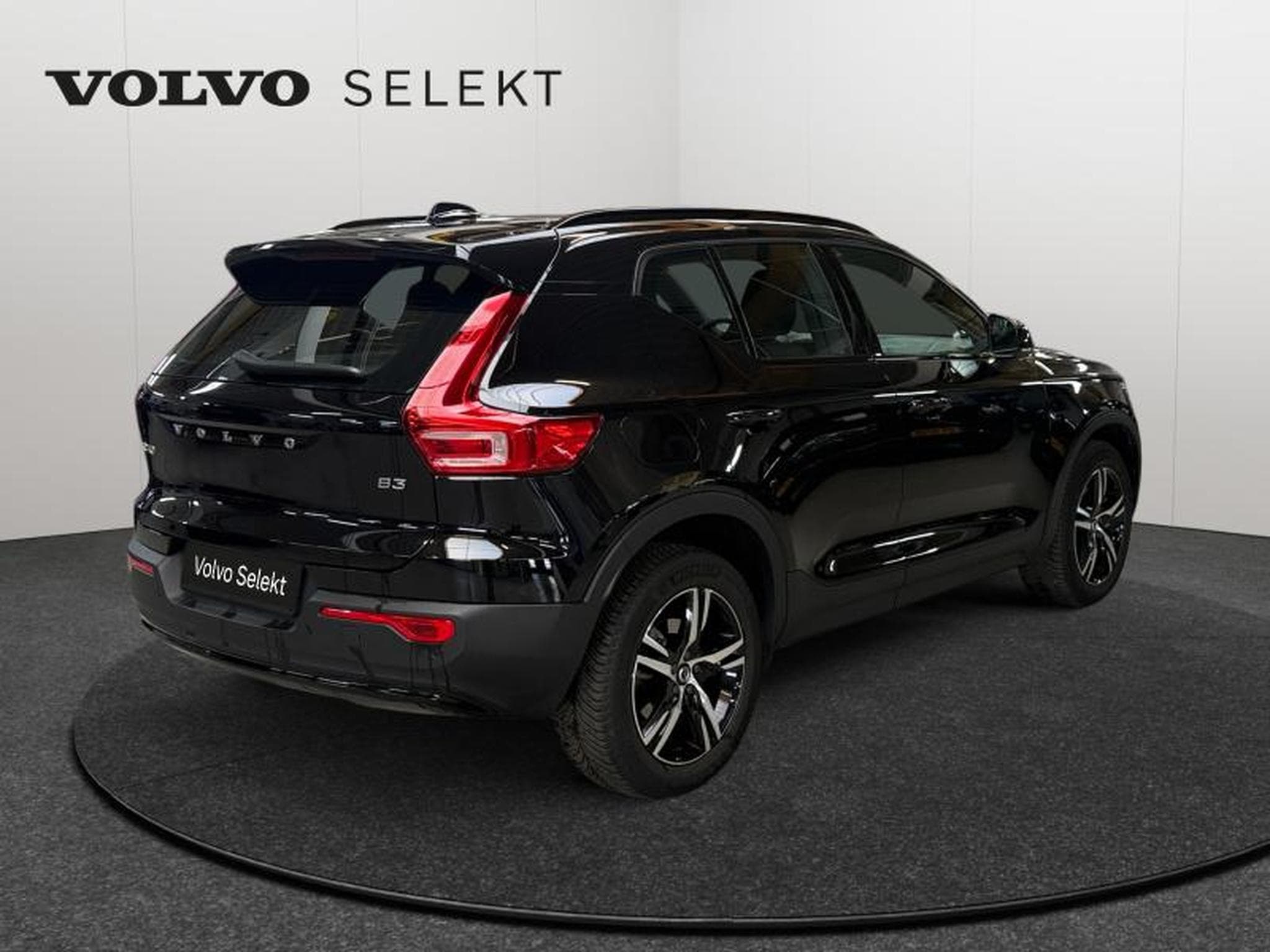 Volvo XC40 B3 Plus Dark / Essence (2025) - Photo 2