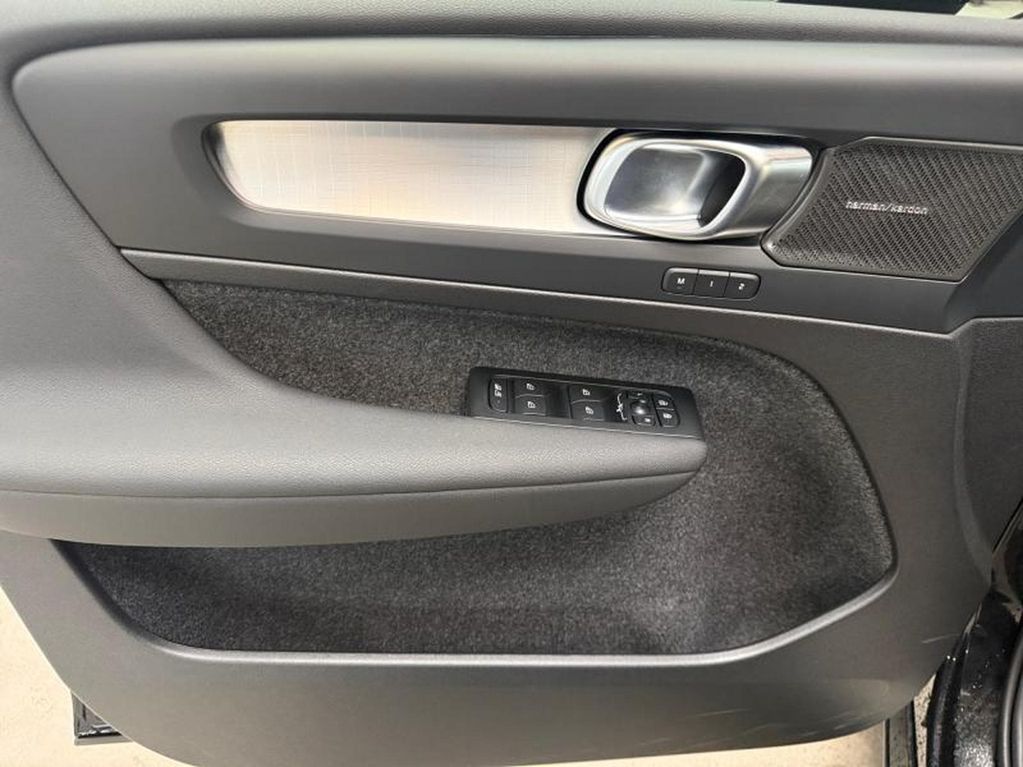 Volvo XC40 B3 Plus Dark / Essence (2025) - Photo 20
