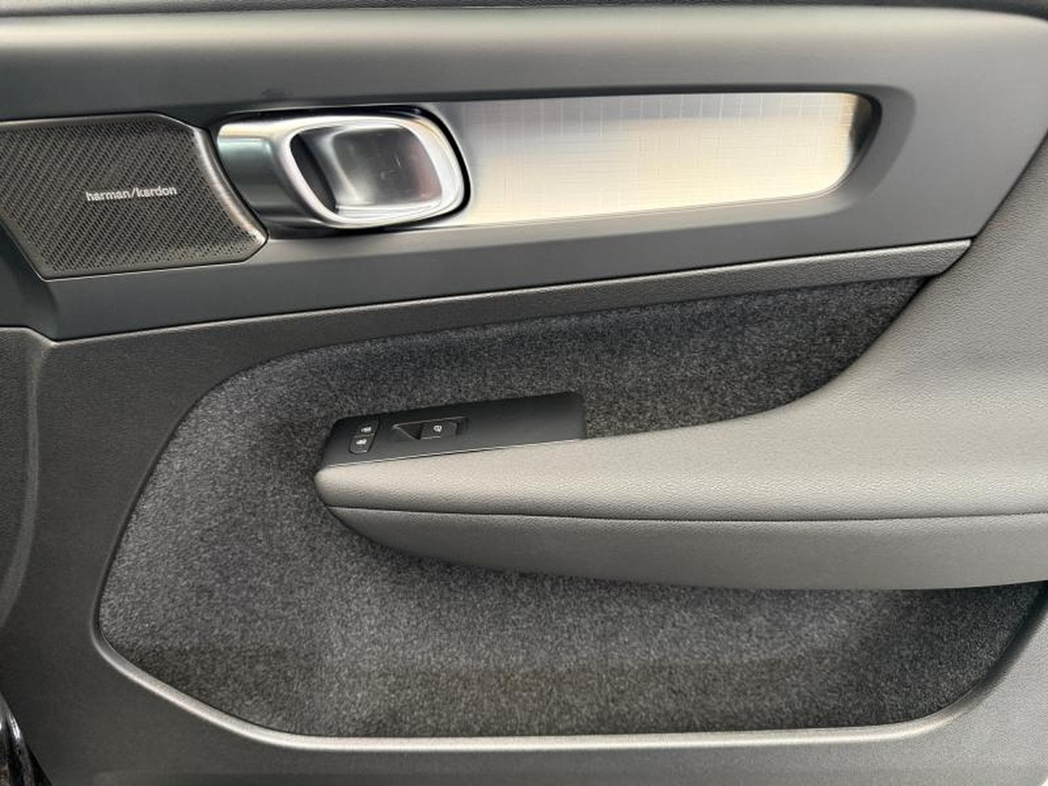 Volvo XC40 B3 Plus Dark / Essence (2025) - Photo 21