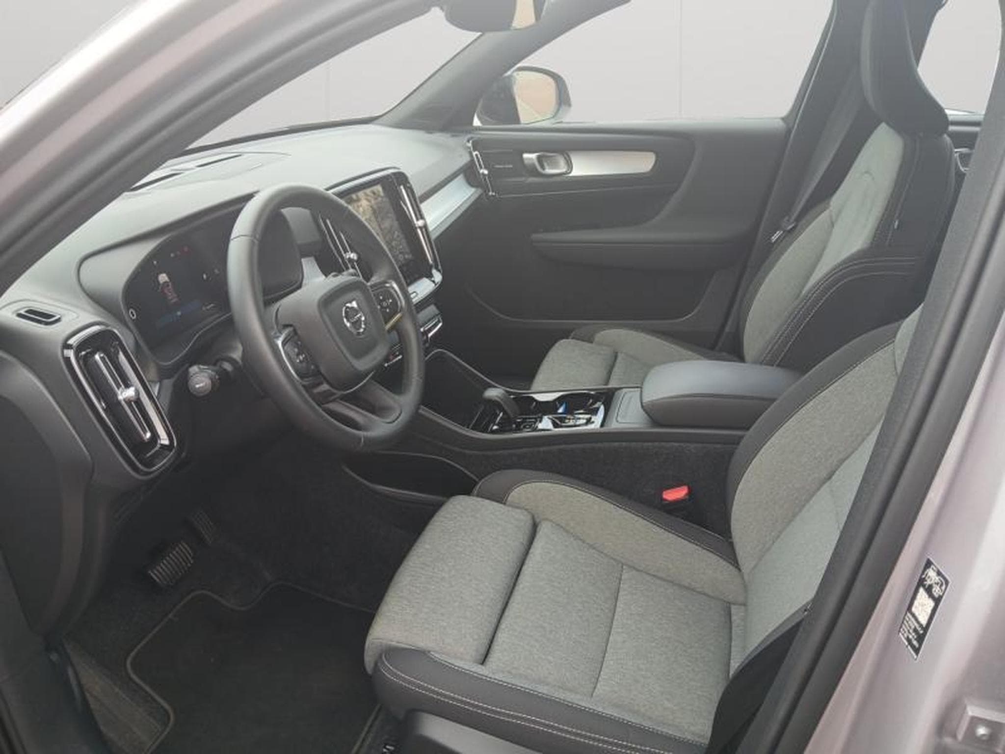 Volvo XC40 B3 Plus Dark / Essence (2025) - Photo 10