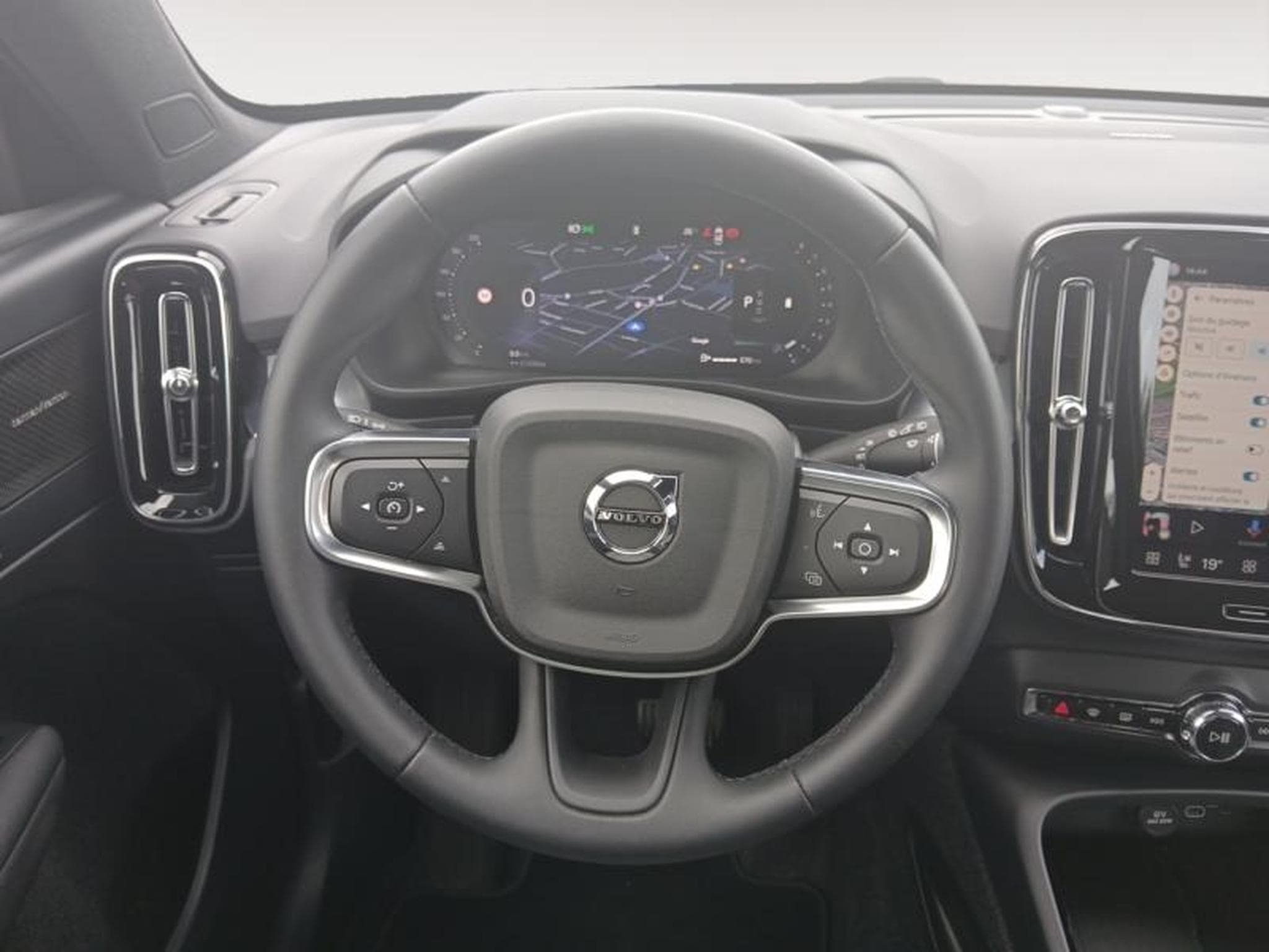Volvo XC40 B3 Plus Dark / Essence (2025) - Photo 12