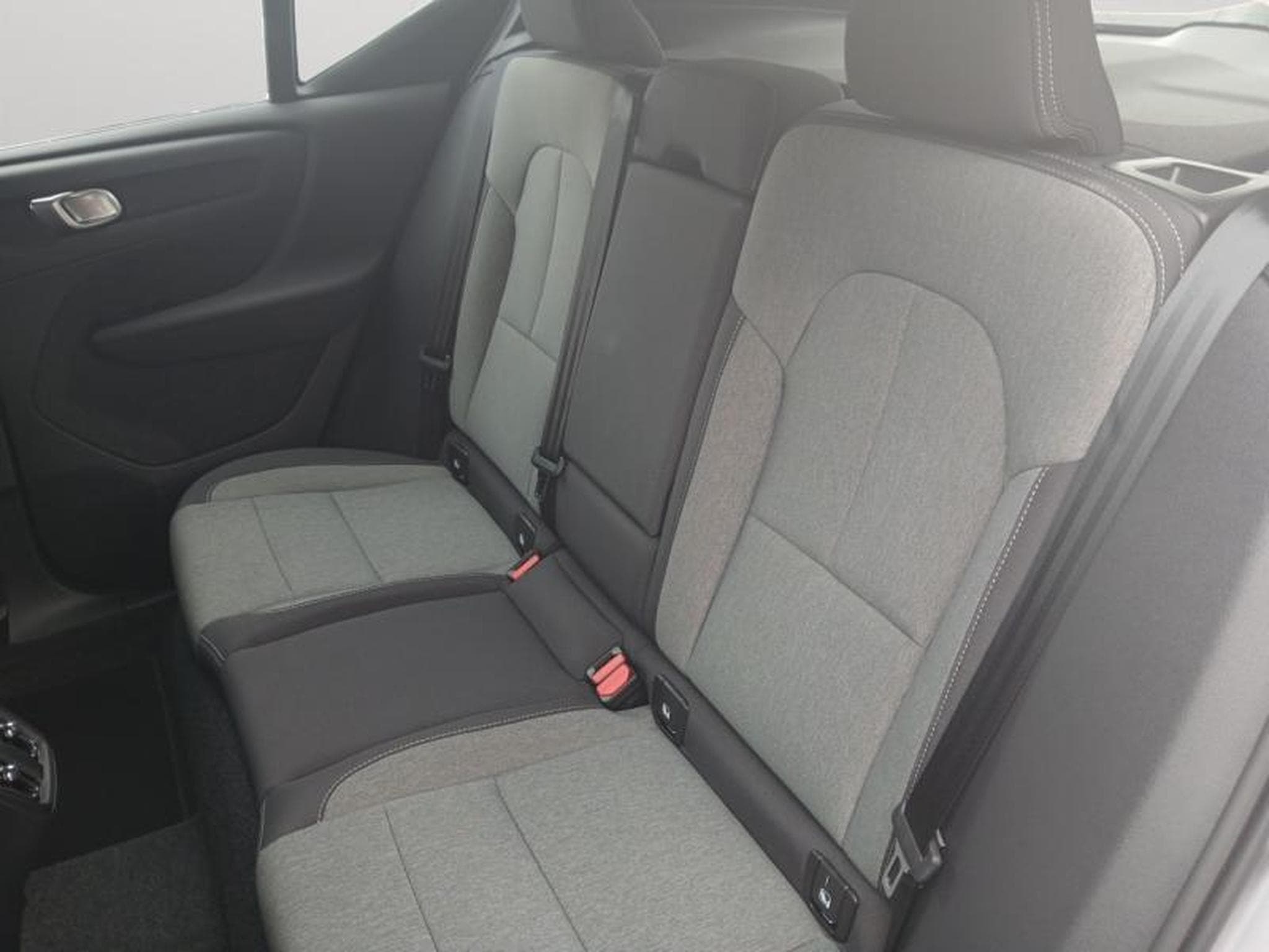 Volvo XC40 B3 Plus Dark / Essence (2025) - Photo 13