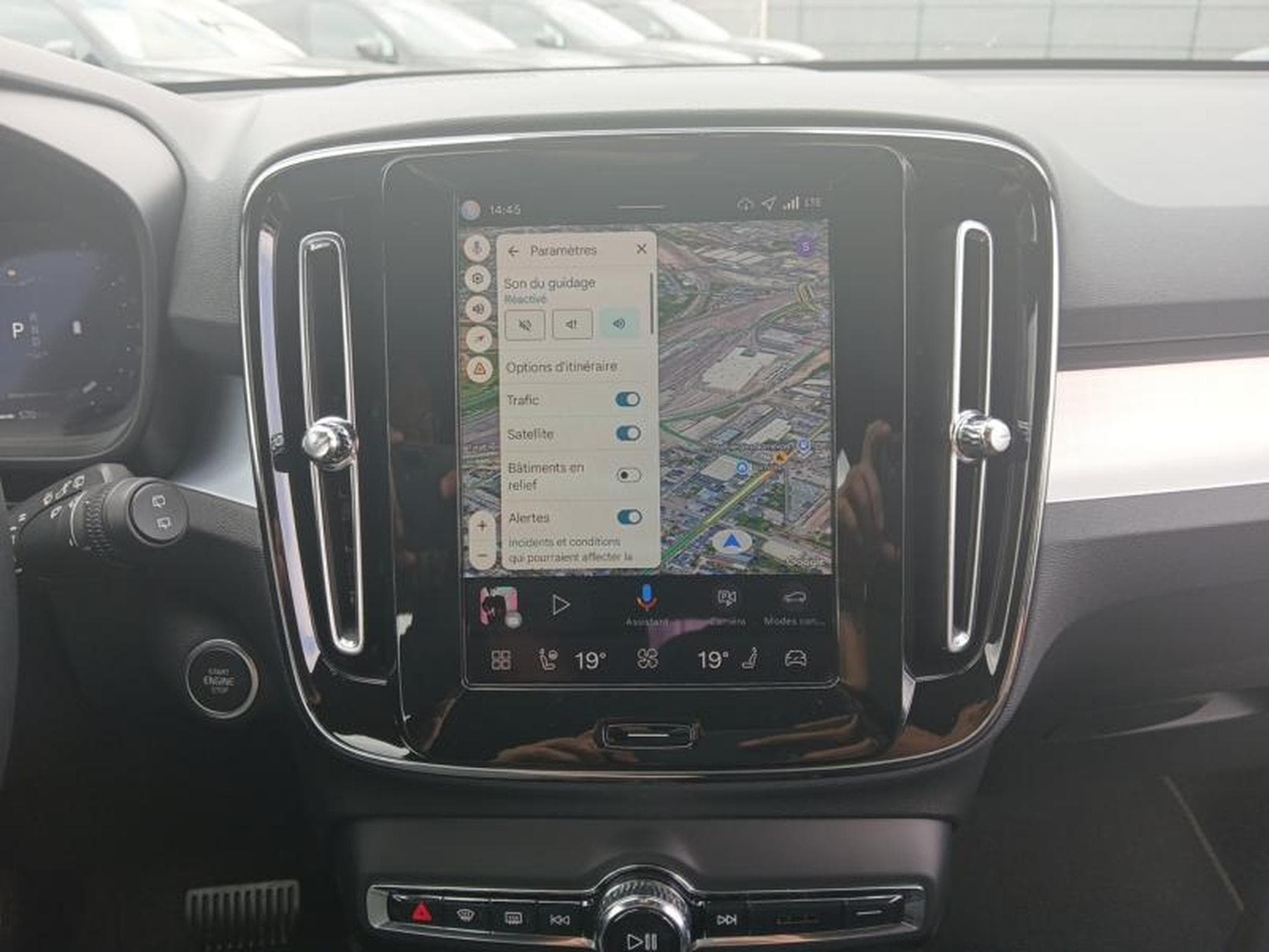 Volvo XC40 B3 Plus Dark / Essence (2025) - Photo 16