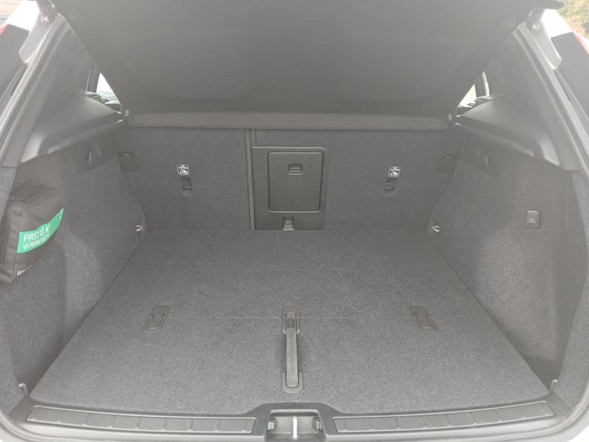 Volvo XC40 B3 Plus Dark / Essence (2025) - Photo 19