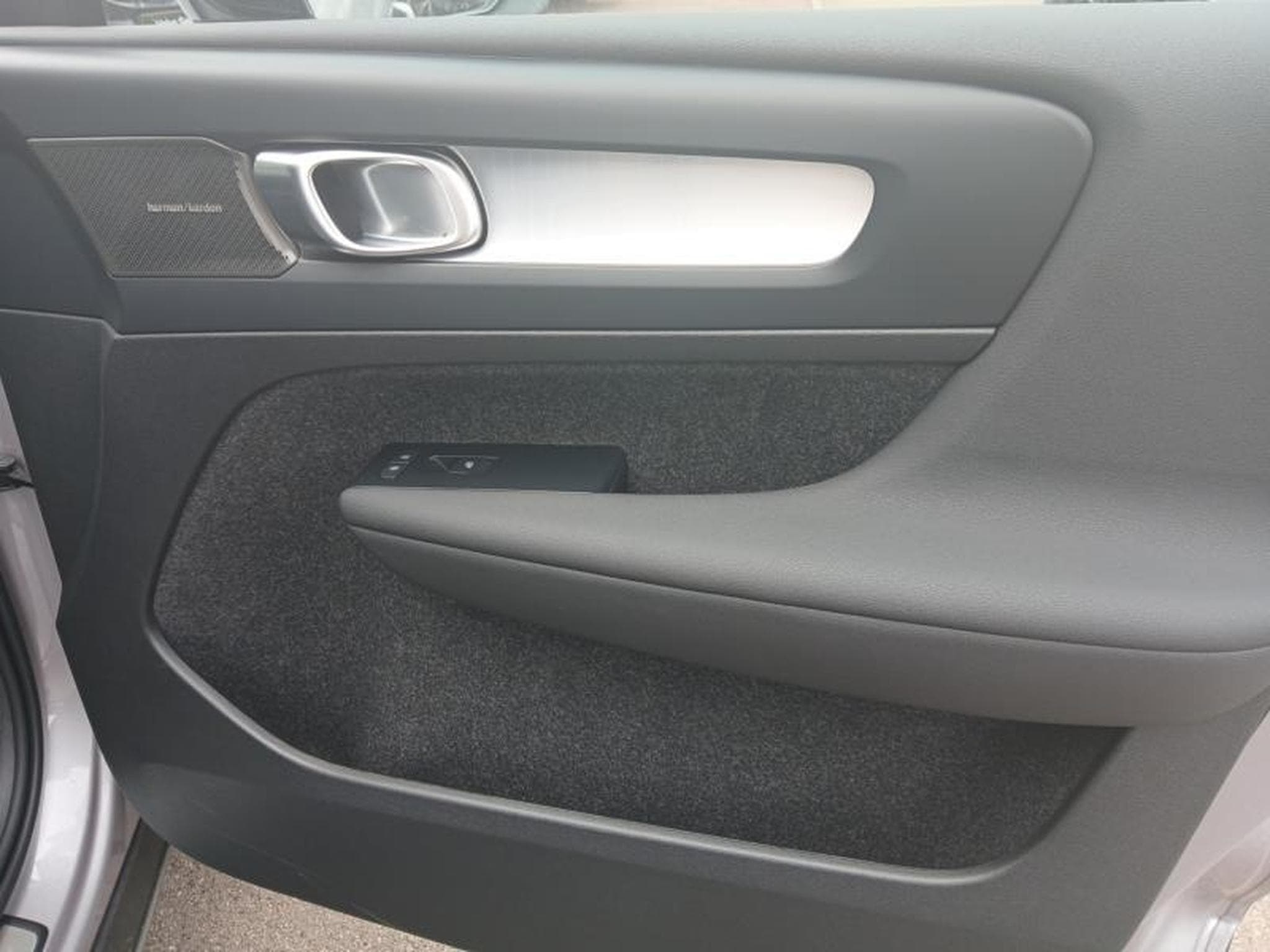 Volvo XC40 B3 Plus Dark / Essence (2025) - Photo 21