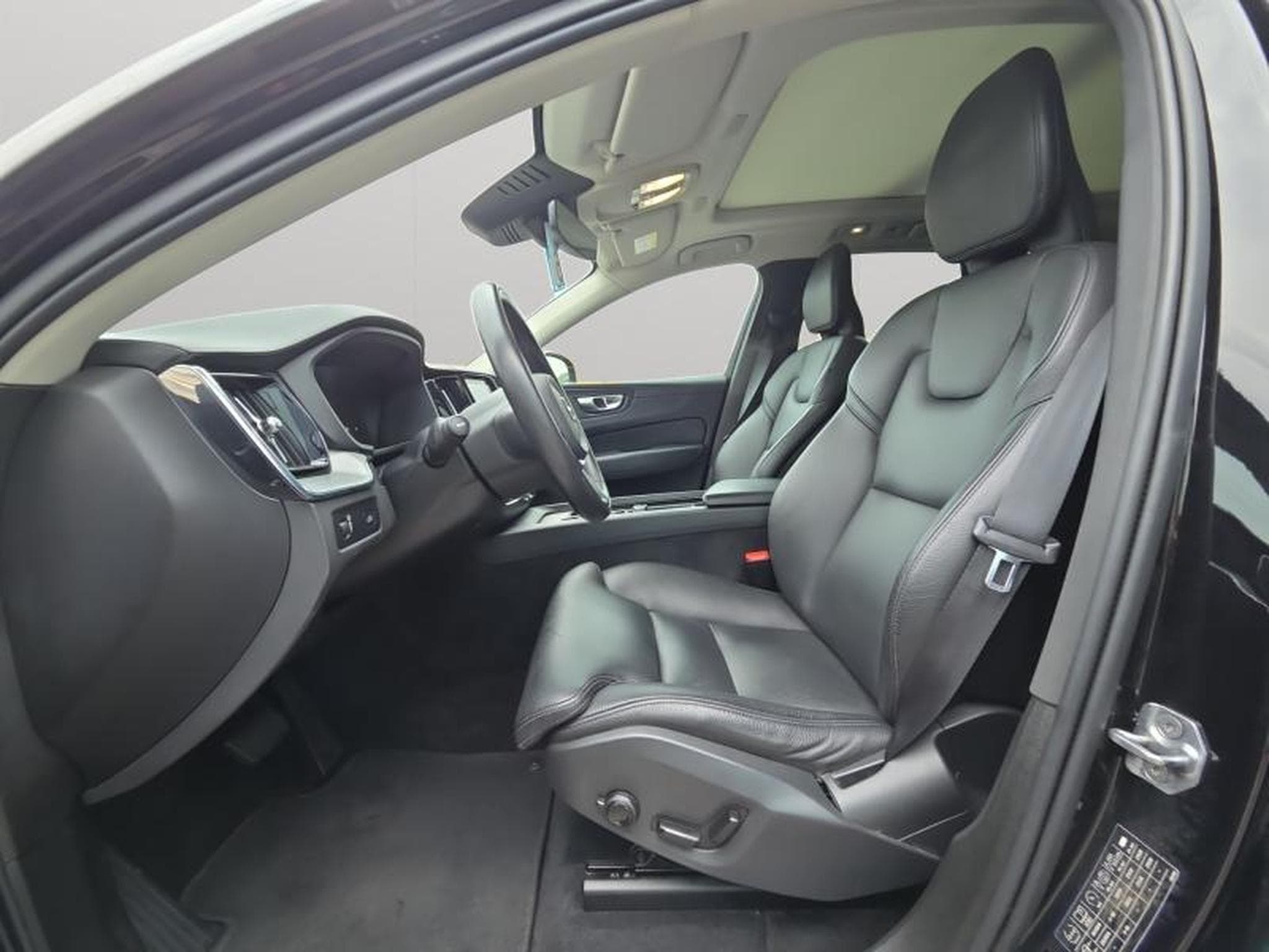 Volvo XC60 B4 Inscription / Essence (2022) - Photo 10