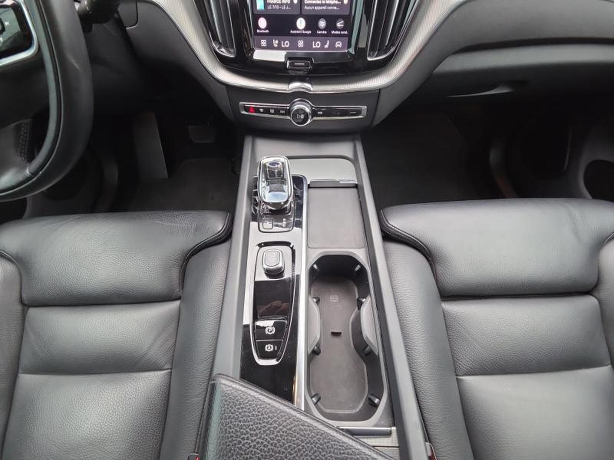 Volvo XC60 B4 Inscription / Essence (2022) - Photo 11