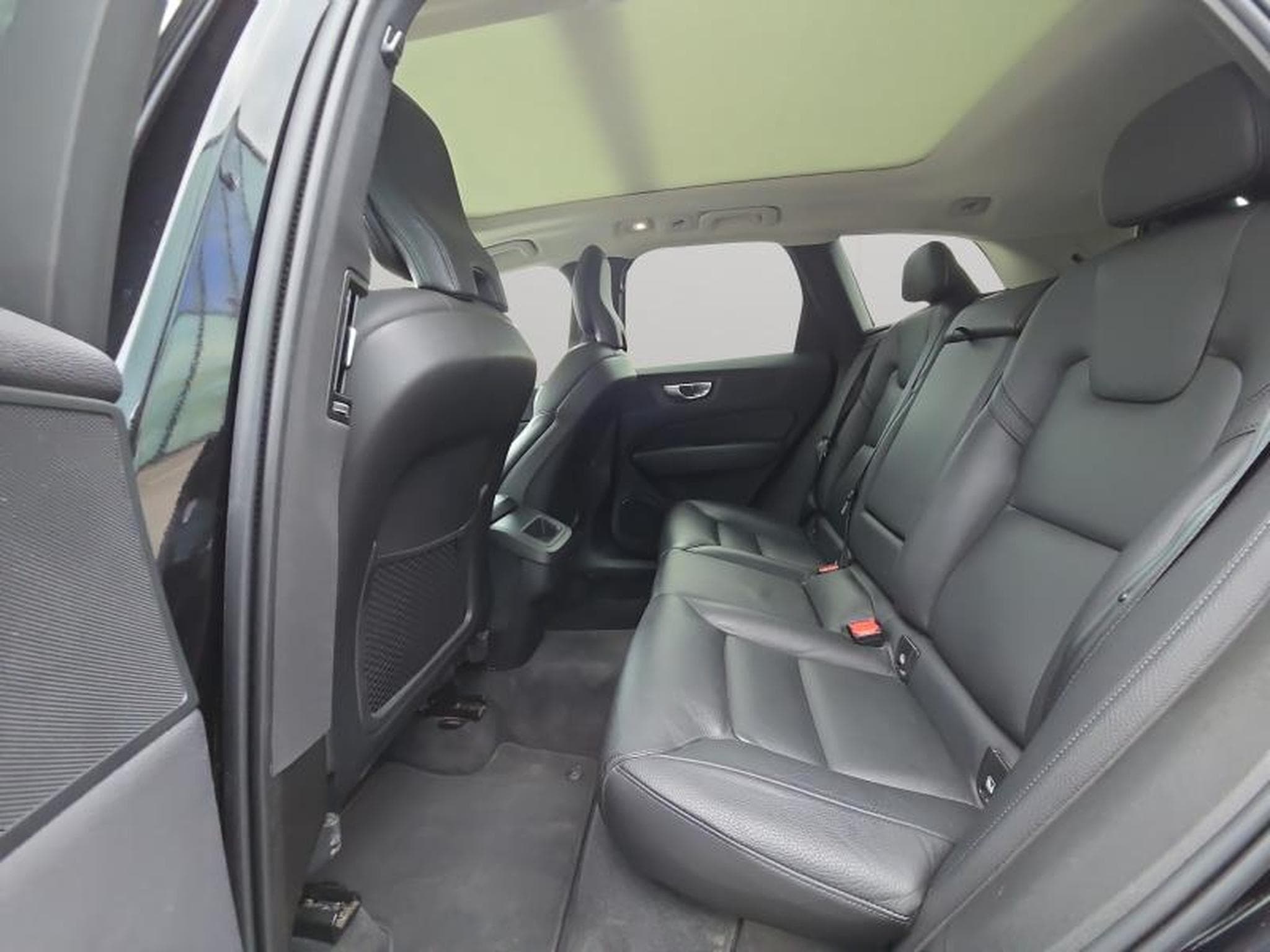 Volvo XC60 B4 Inscription / Essence (2022) - Photo 13