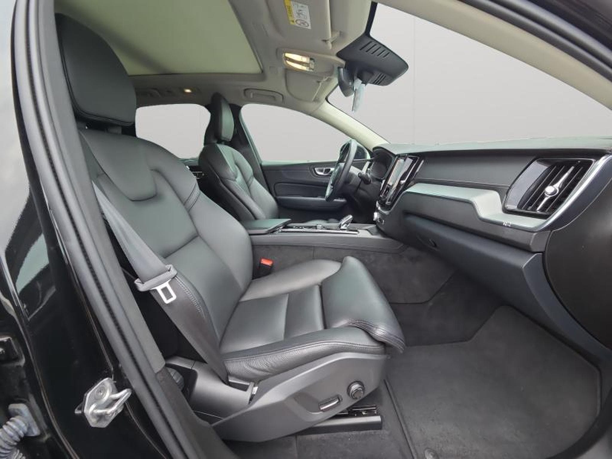 Volvo XC60 B4 Inscription / Essence (2022) - Photo 15