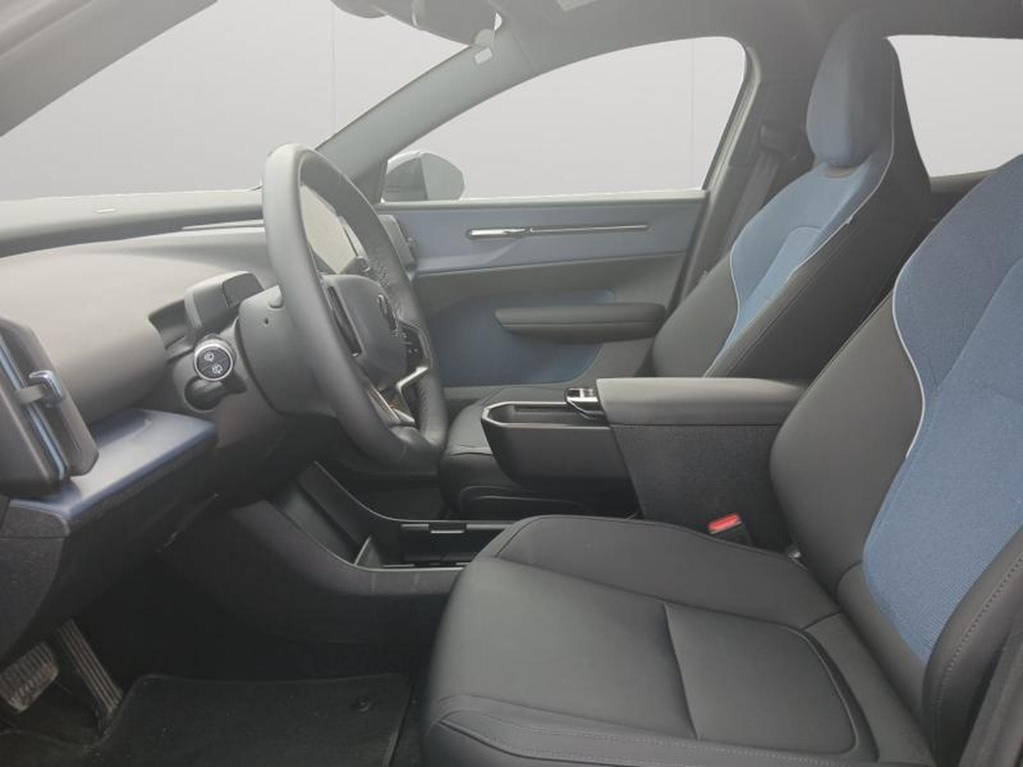 Volvo EX30 Plus (2025) - Photo 10