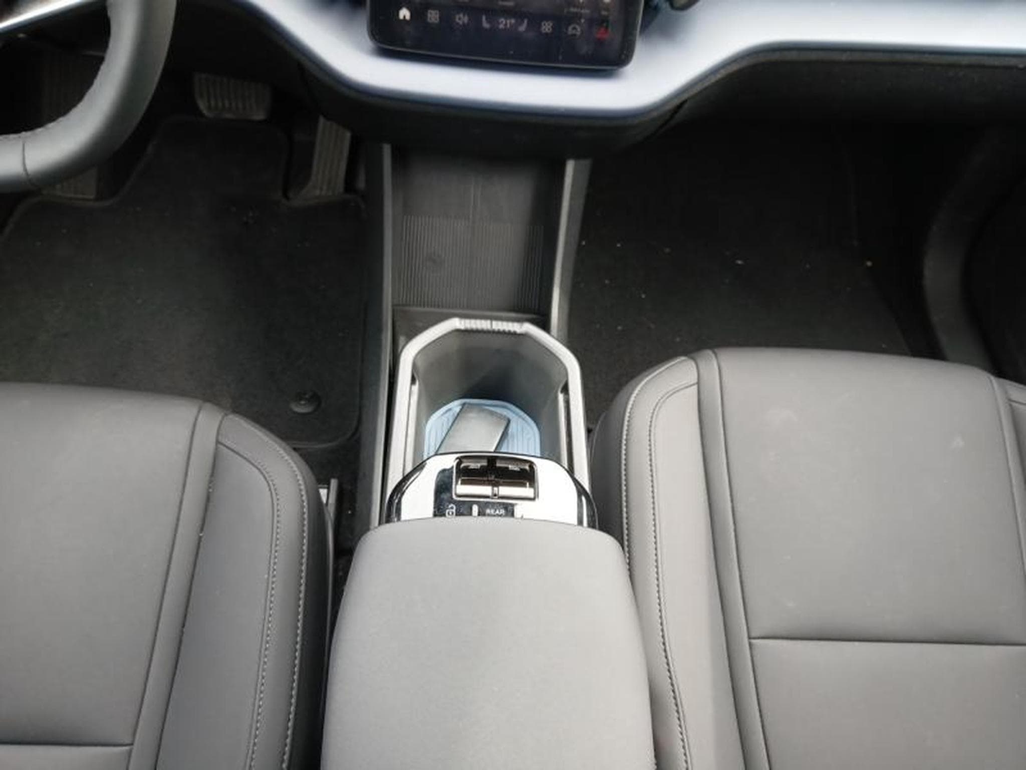 Volvo EX30 Plus (2025) - Photo 11