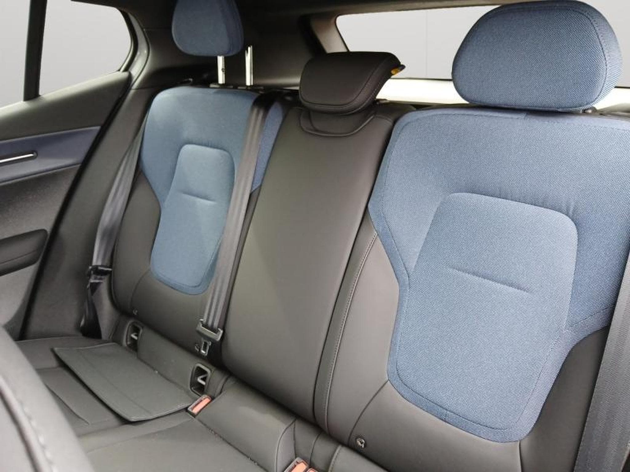 Volvo EX30 Plus (2025) - Photo 13