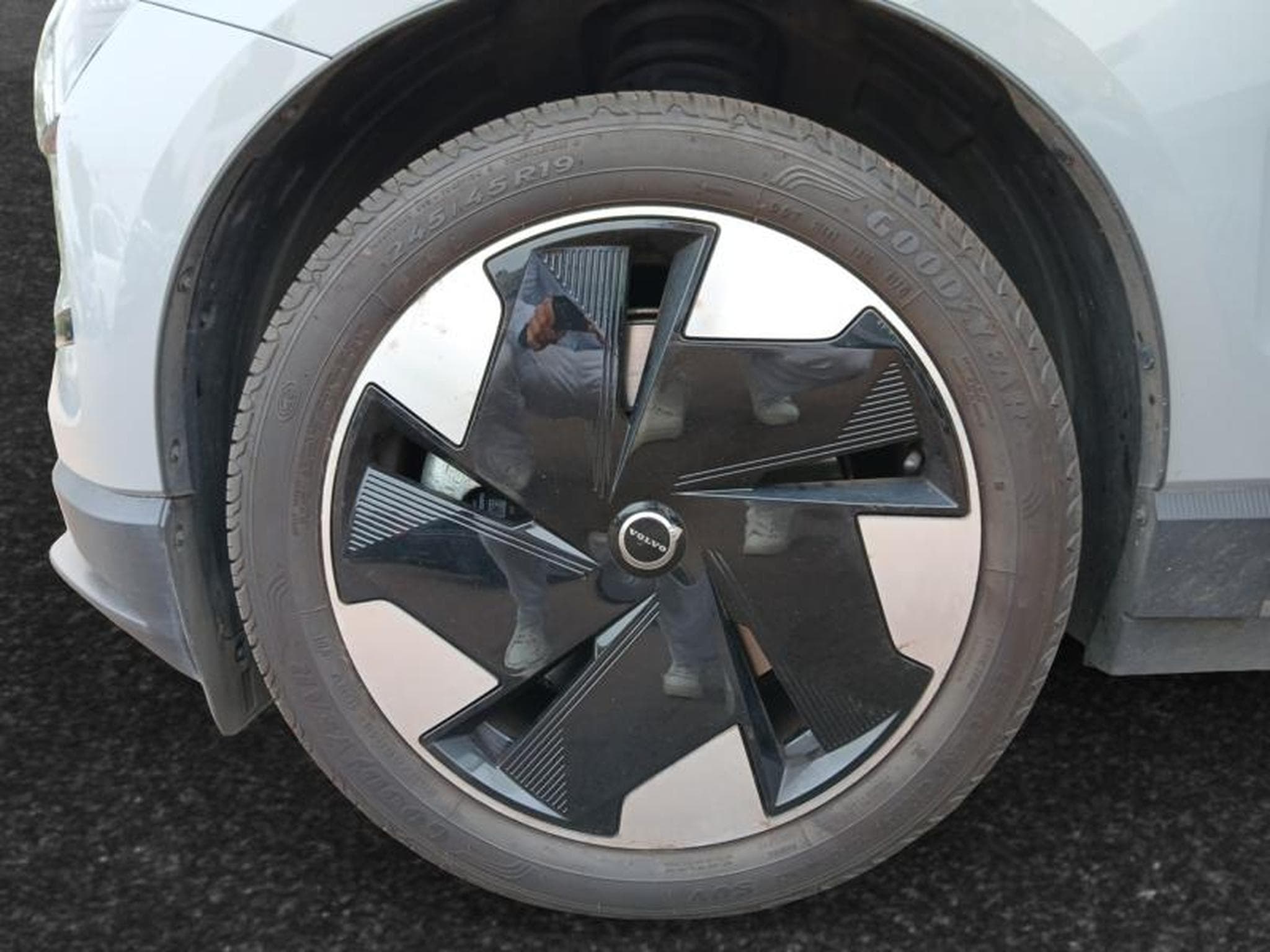 Volvo EX30 Plus (2025) - Photo 14
