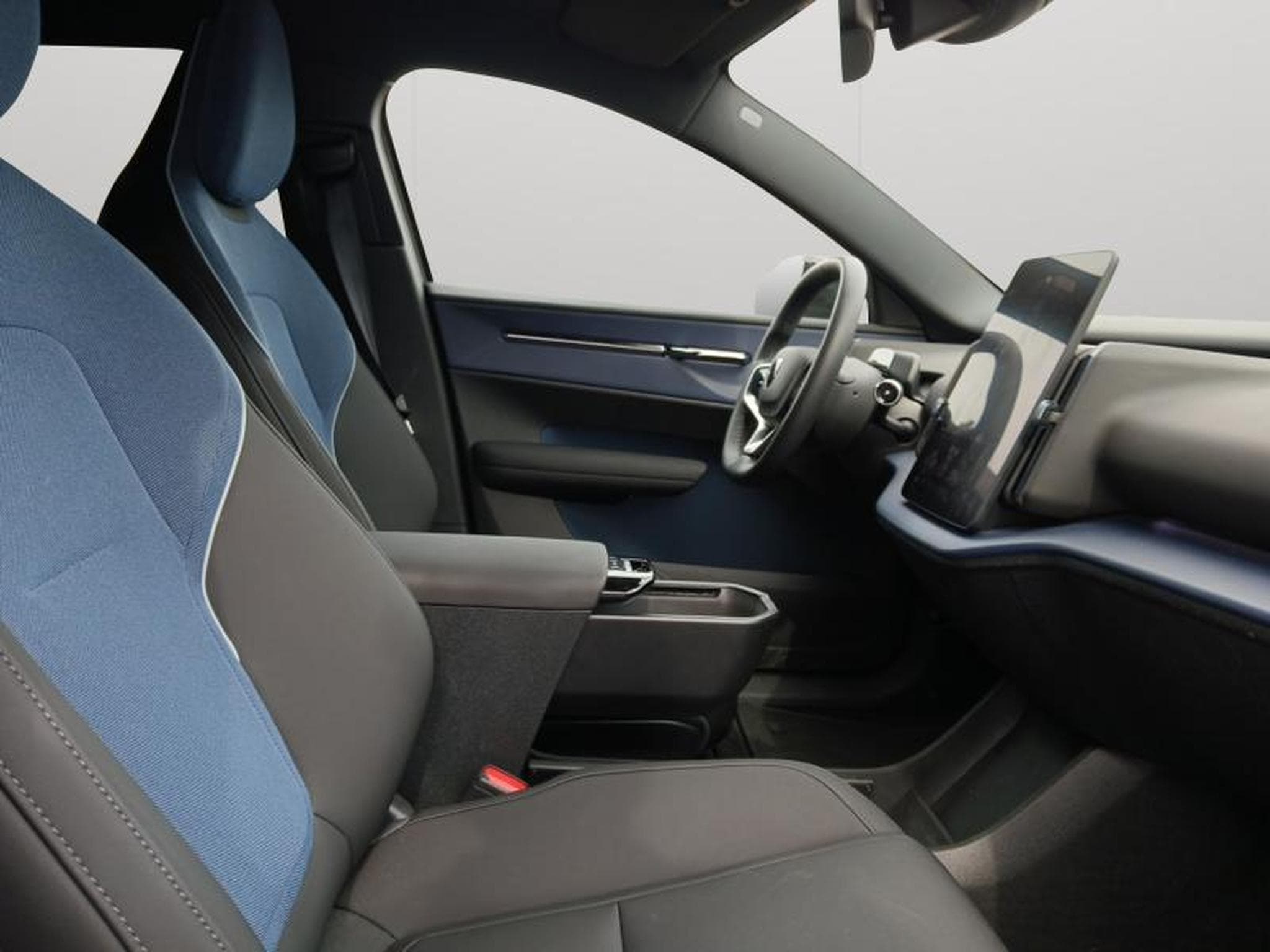 Volvo EX30 Plus (2025) - Photo 15