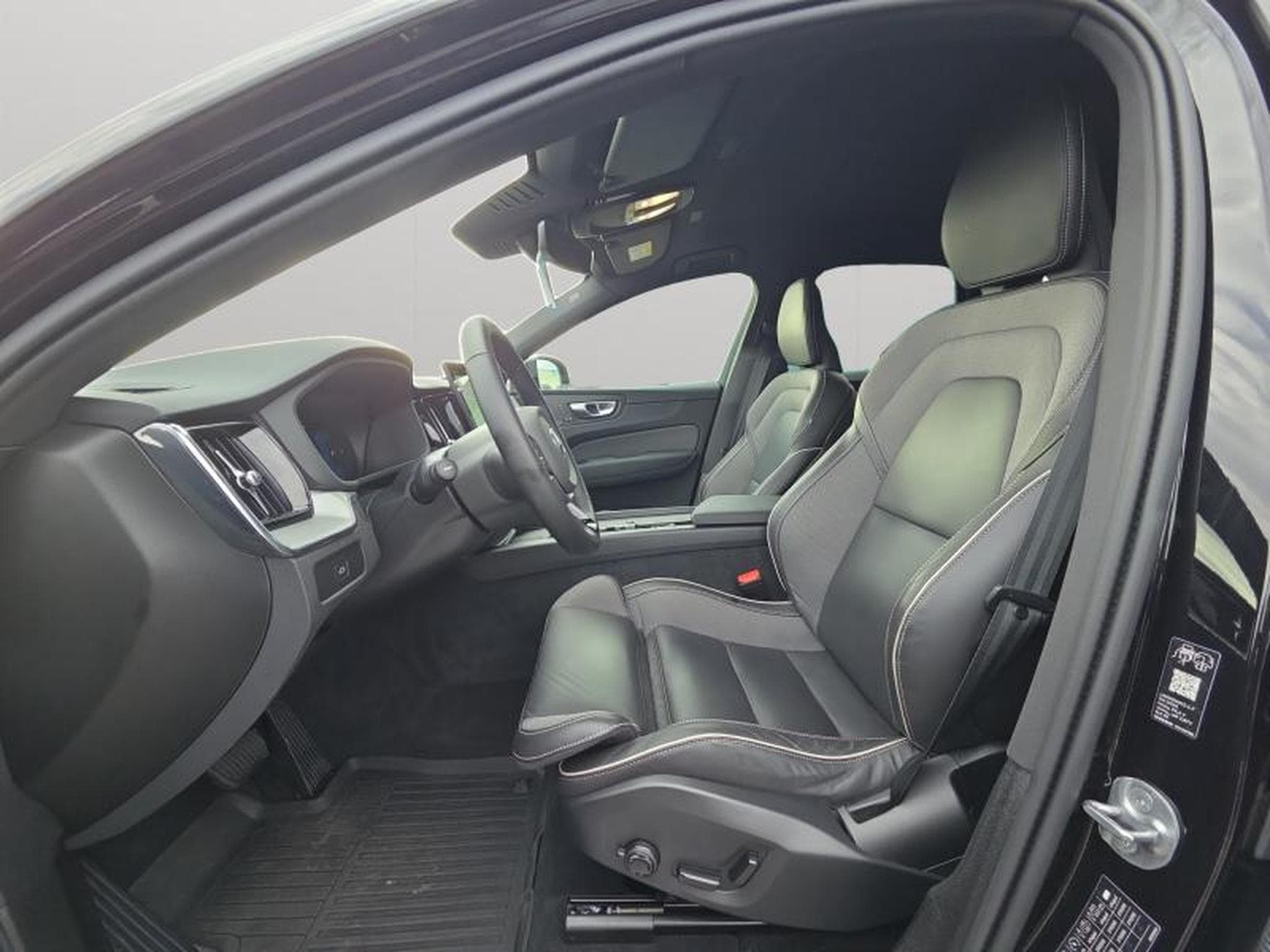 Volvo XC60 FACELIFT B5 AWD Black Edition Plus / Essence (2025) - Photo 10