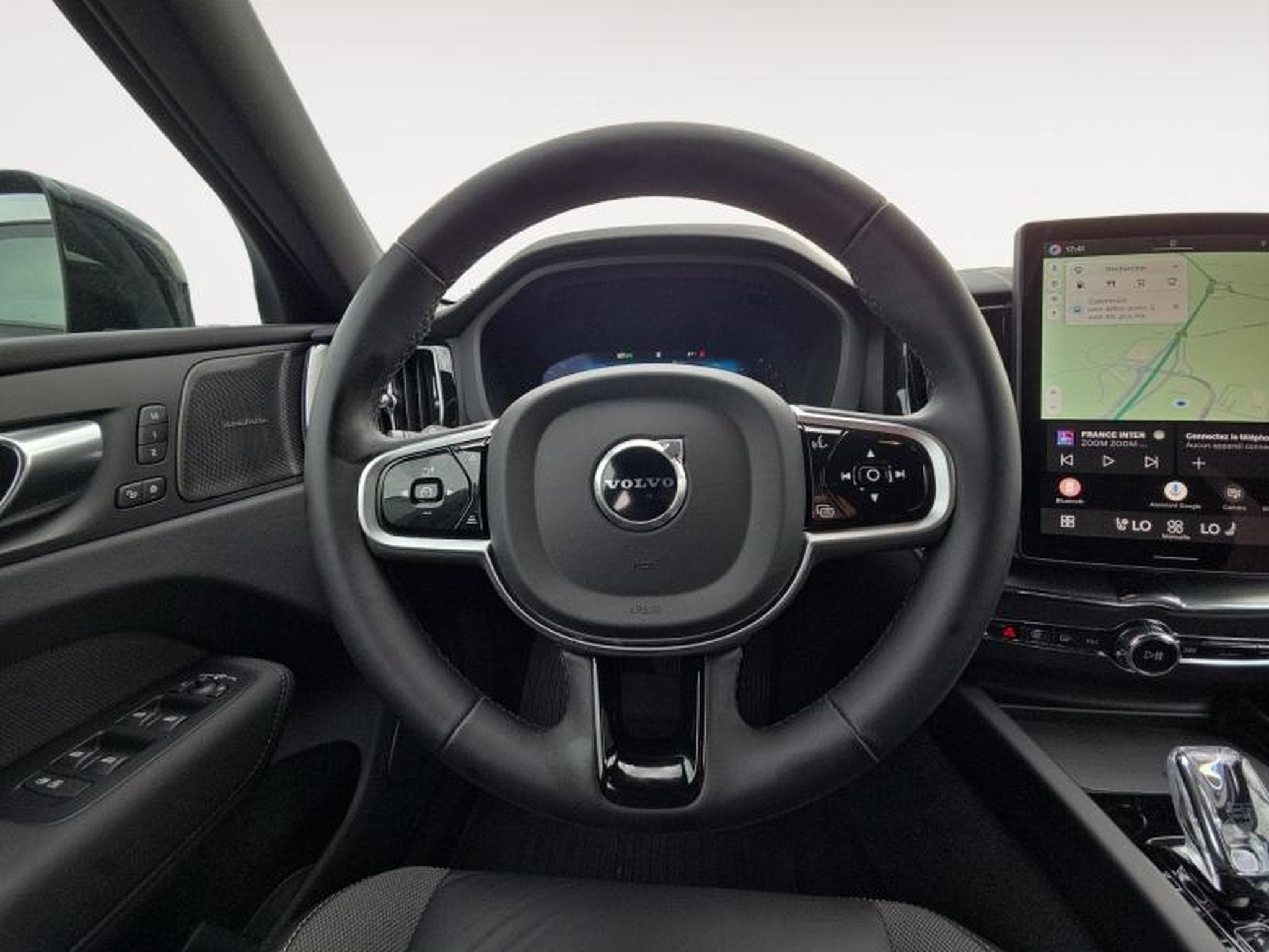 Volvo XC60 FACELIFT B5 AWD Black Edition Plus / Essence (2025) - Photo 12