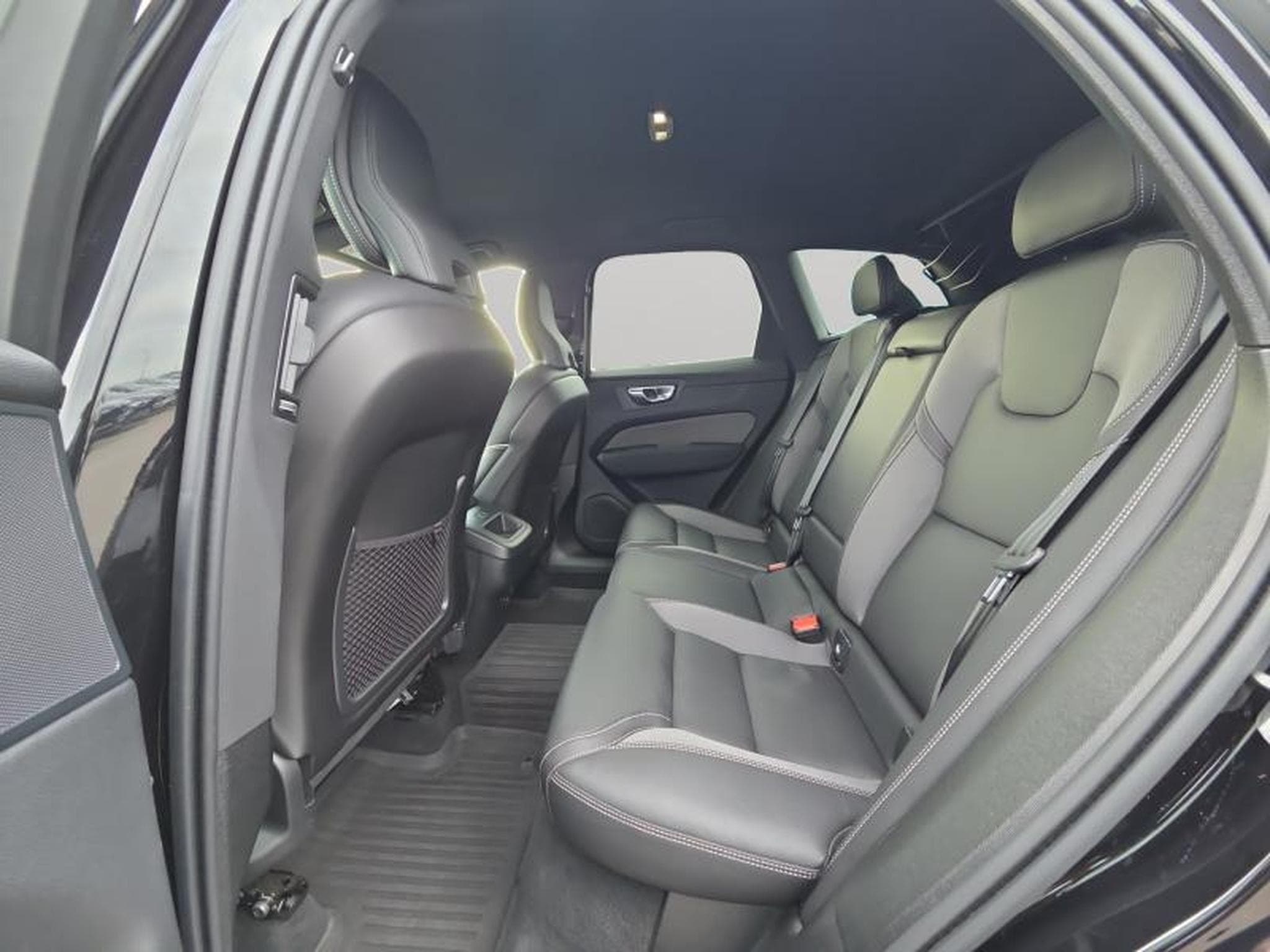 Volvo XC60 FACELIFT B5 AWD Black Edition Plus / Essence (2025) - Photo 13