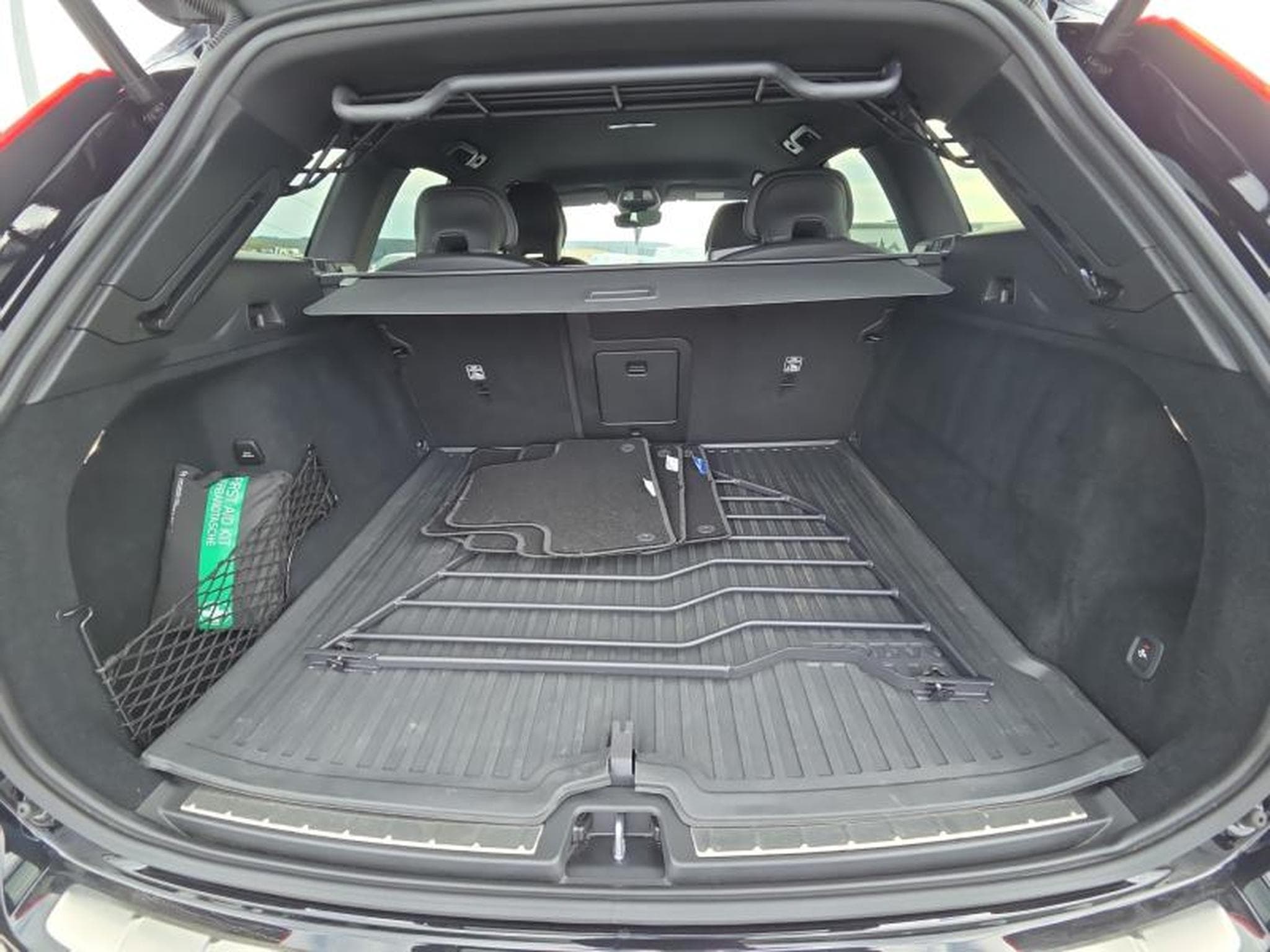 Volvo XC60 FACELIFT B5 AWD Black Edition Plus / Essence (2025) - Photo 19