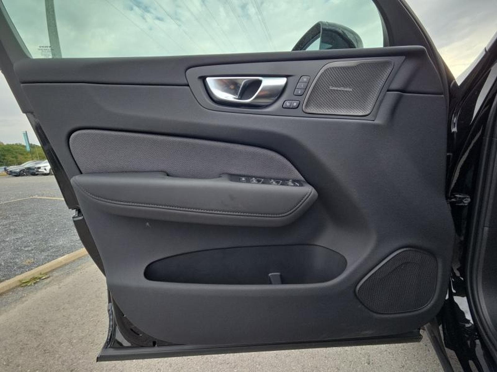 Volvo XC60 FACELIFT B5 AWD Black Edition Plus / Essence (2025) - Photo 20