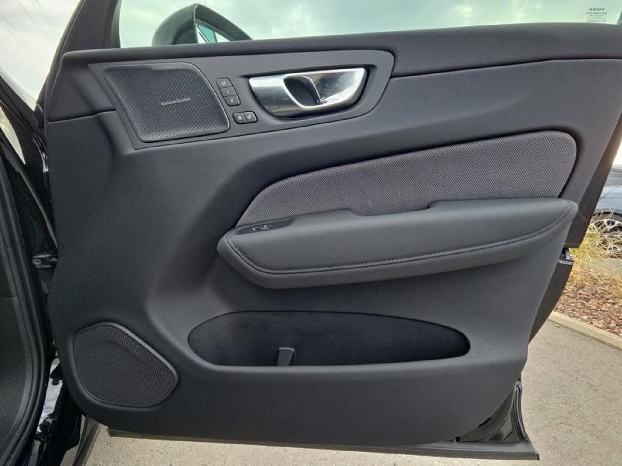 Volvo XC60 FACELIFT B5 AWD Black Edition Plus / Essence (2025) - Photo 21