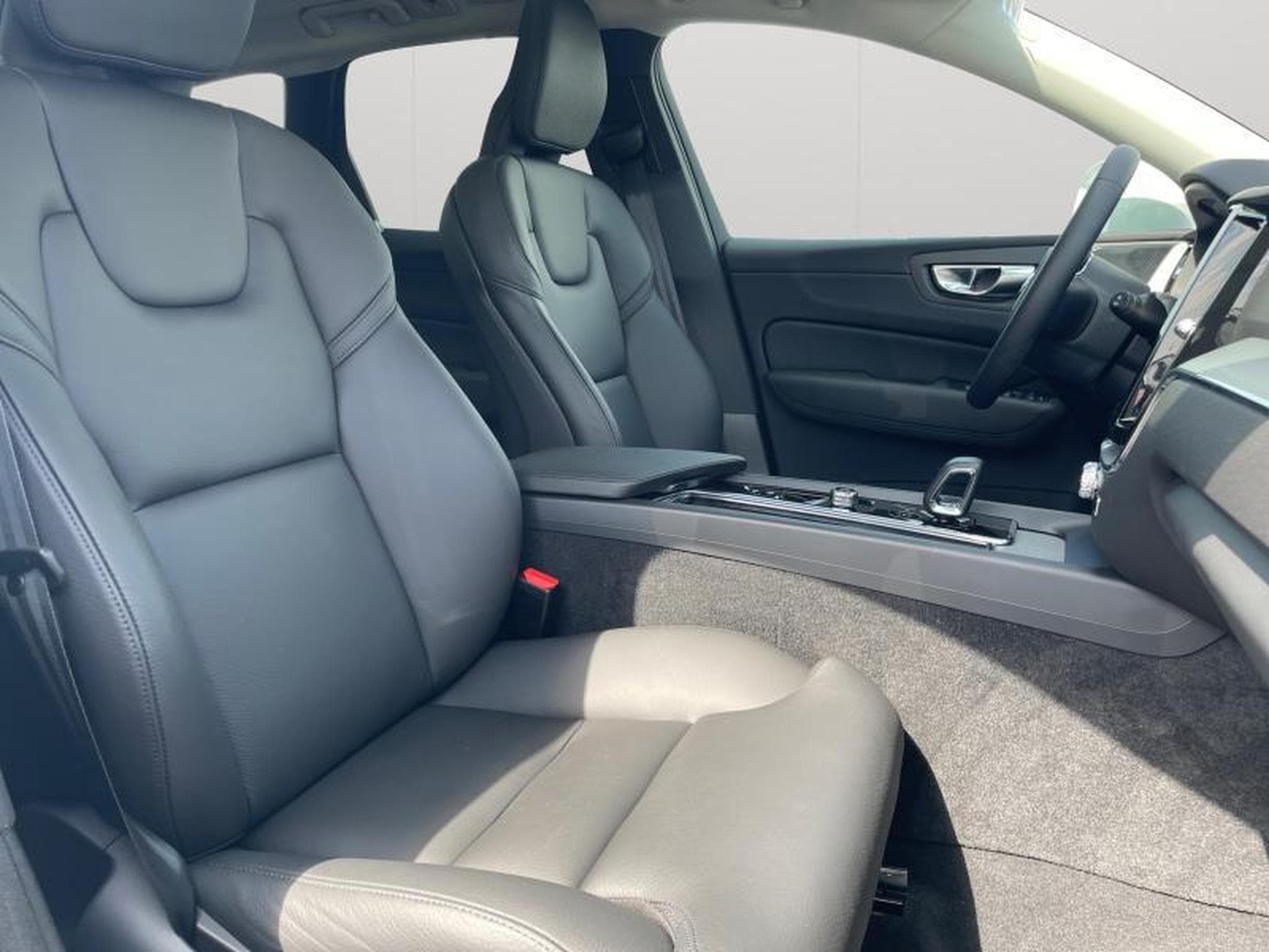 Volvo XC60 B4 Plus Bright / Essence (2023) - Photo 14