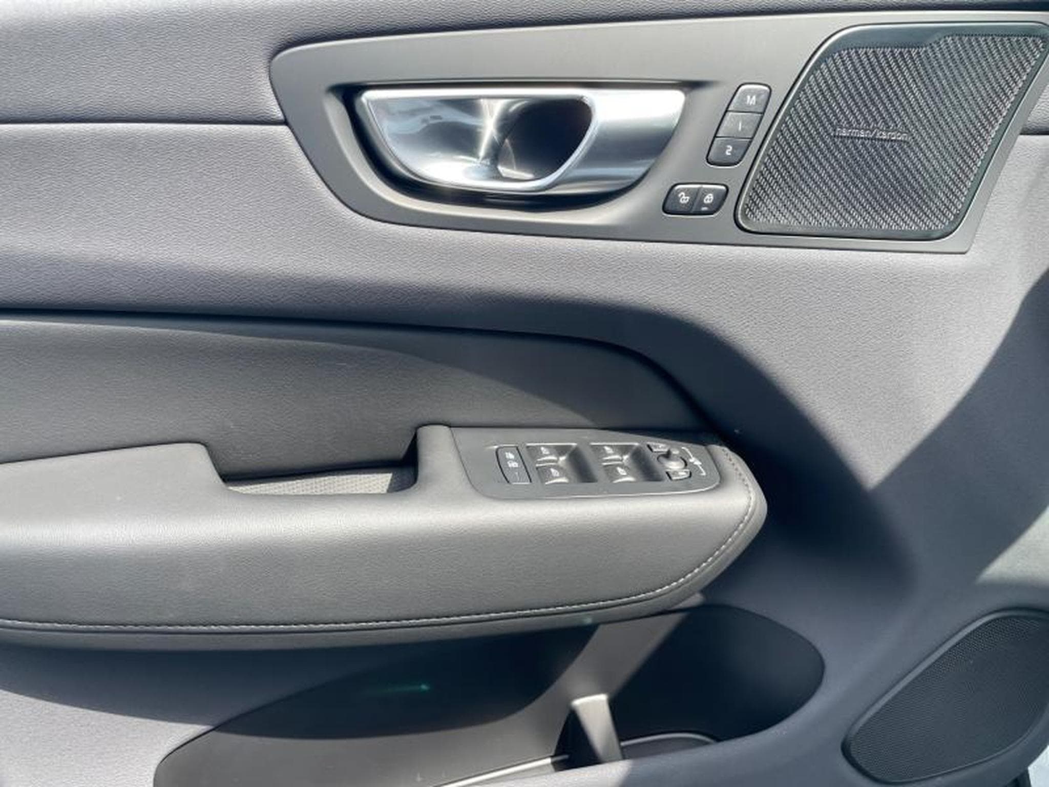 Volvo XC60 B4 Plus Bright / Essence (2023) - Photo 20