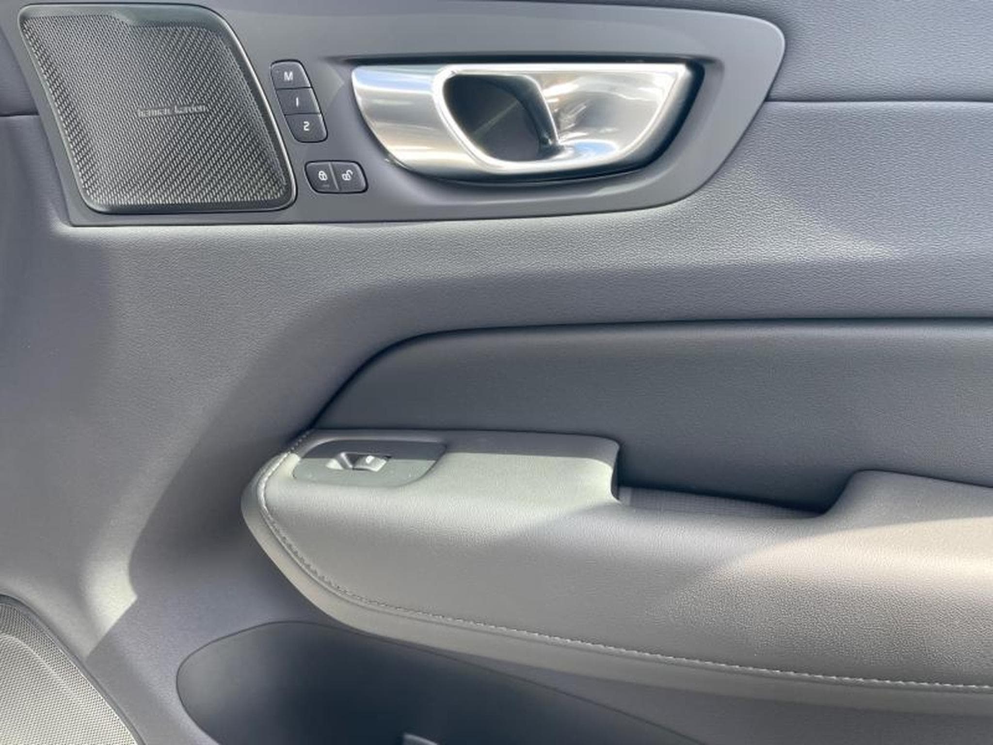 Volvo XC60 B4 Plus Bright / Essence (2023) - Photo 21