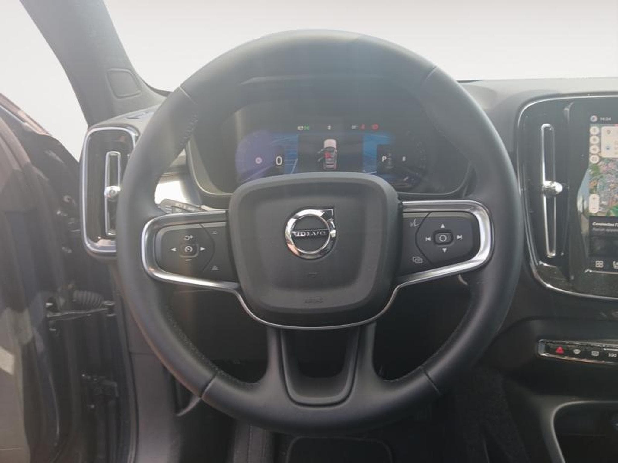 Volvo XC40 Black Edition Plus (2025) - Photo 32