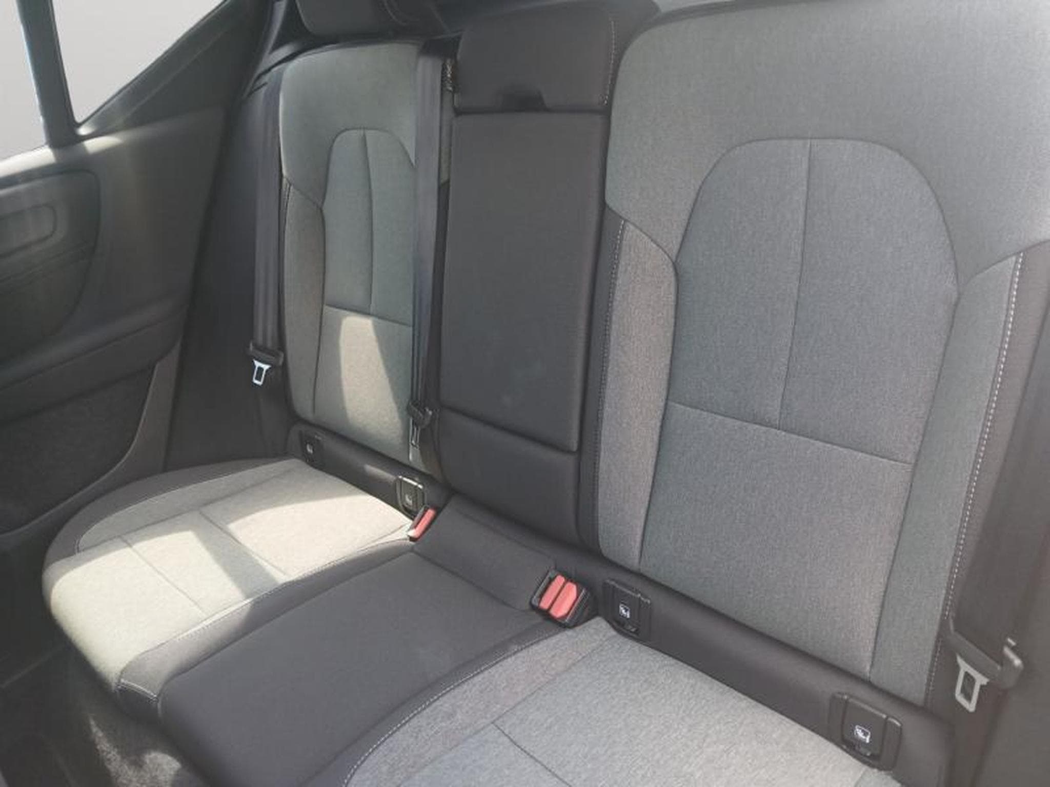 Volvo XC40 Black Edition Plus (2025) - Photo 33