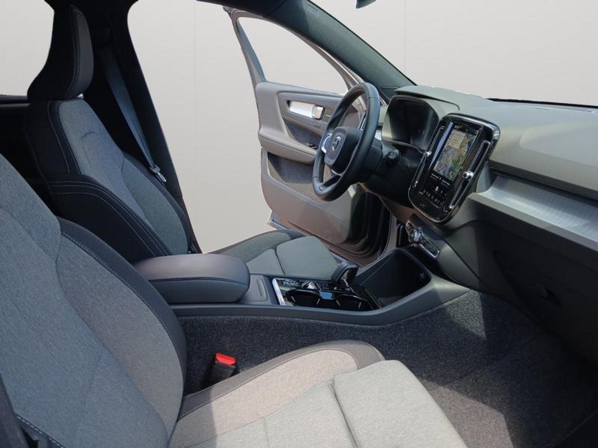 Volvo XC40 Black Edition Plus (2025) - Photo 35