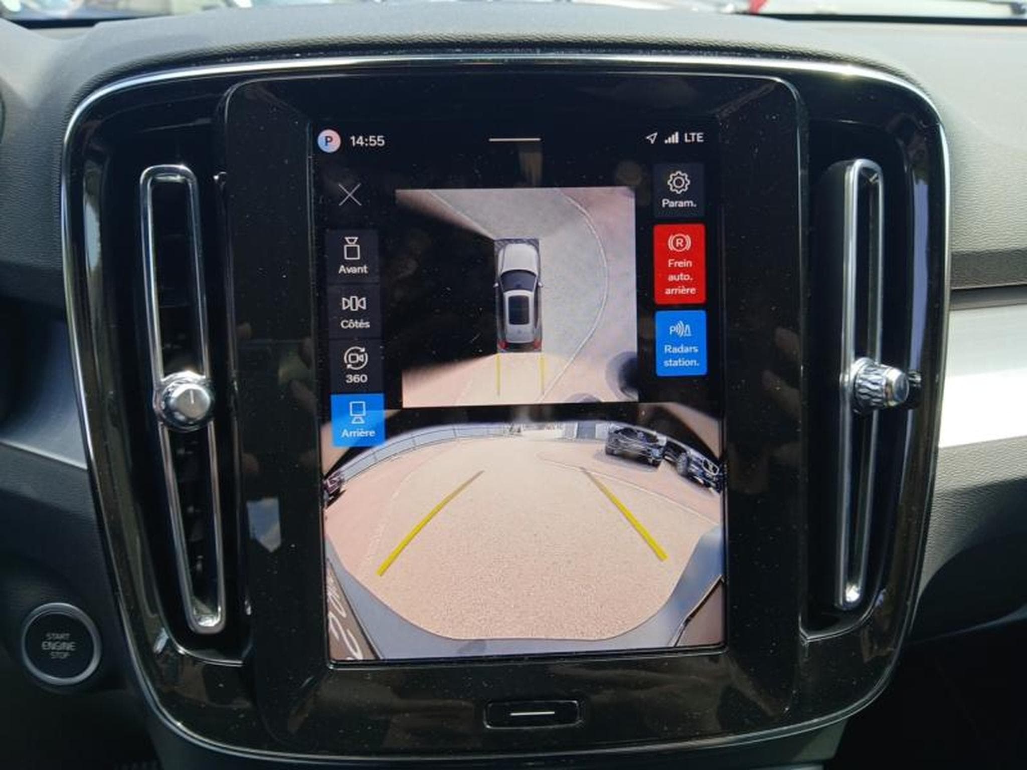 Volvo XC40 Black Edition Plus (2025) - Photo 37