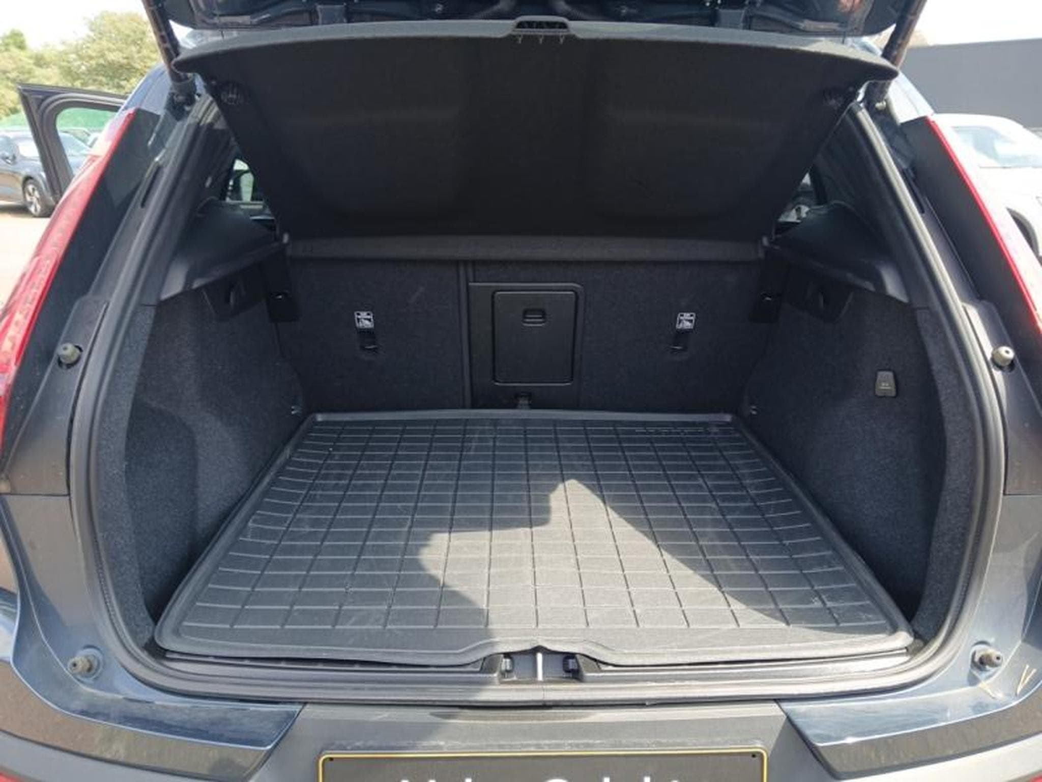 Volvo XC40 Black Edition Plus (2025) - Photo 39