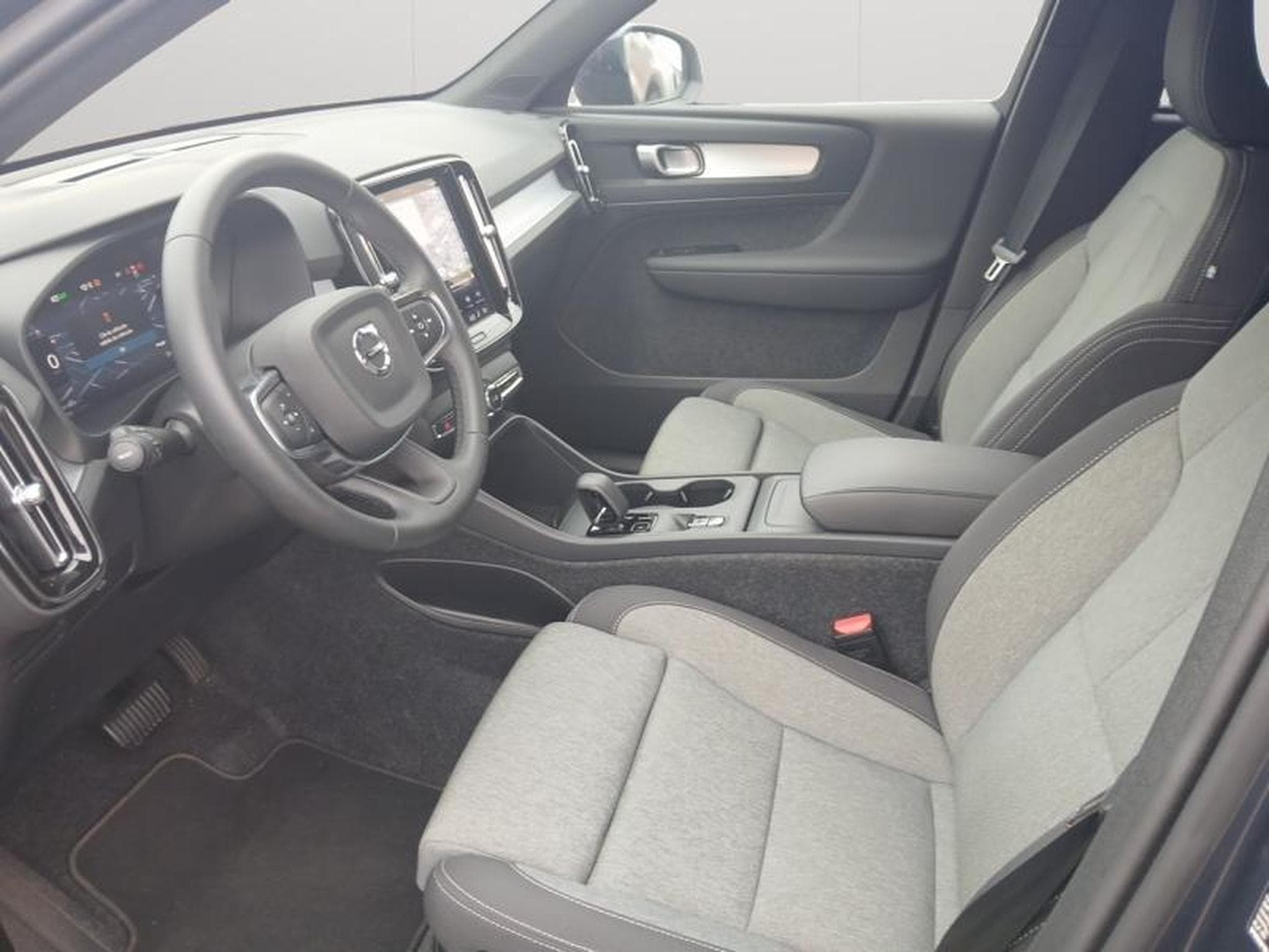 Volvo XC40 B3 Core Mild Hibryd (2025) - Foto 10