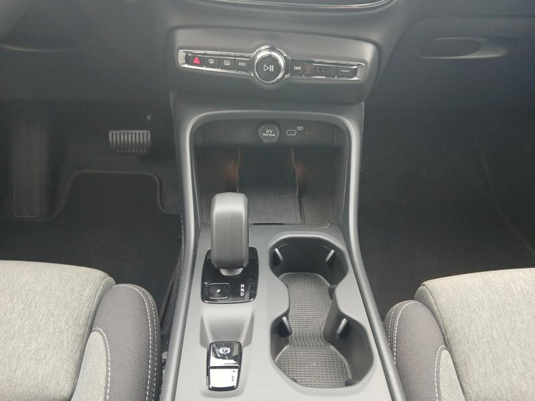 Volvo XC40 B3 Core Mild Hibryd (2025) - Foto 11