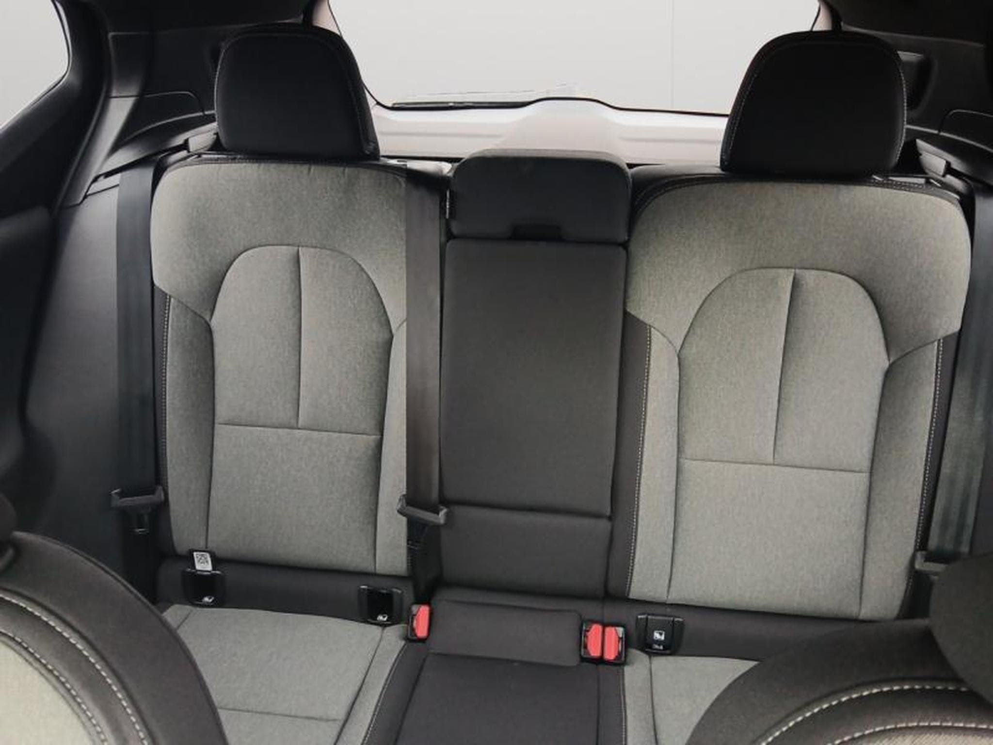 Volvo XC40 B3 Core Mild Hibryd (2025) - Foto 13