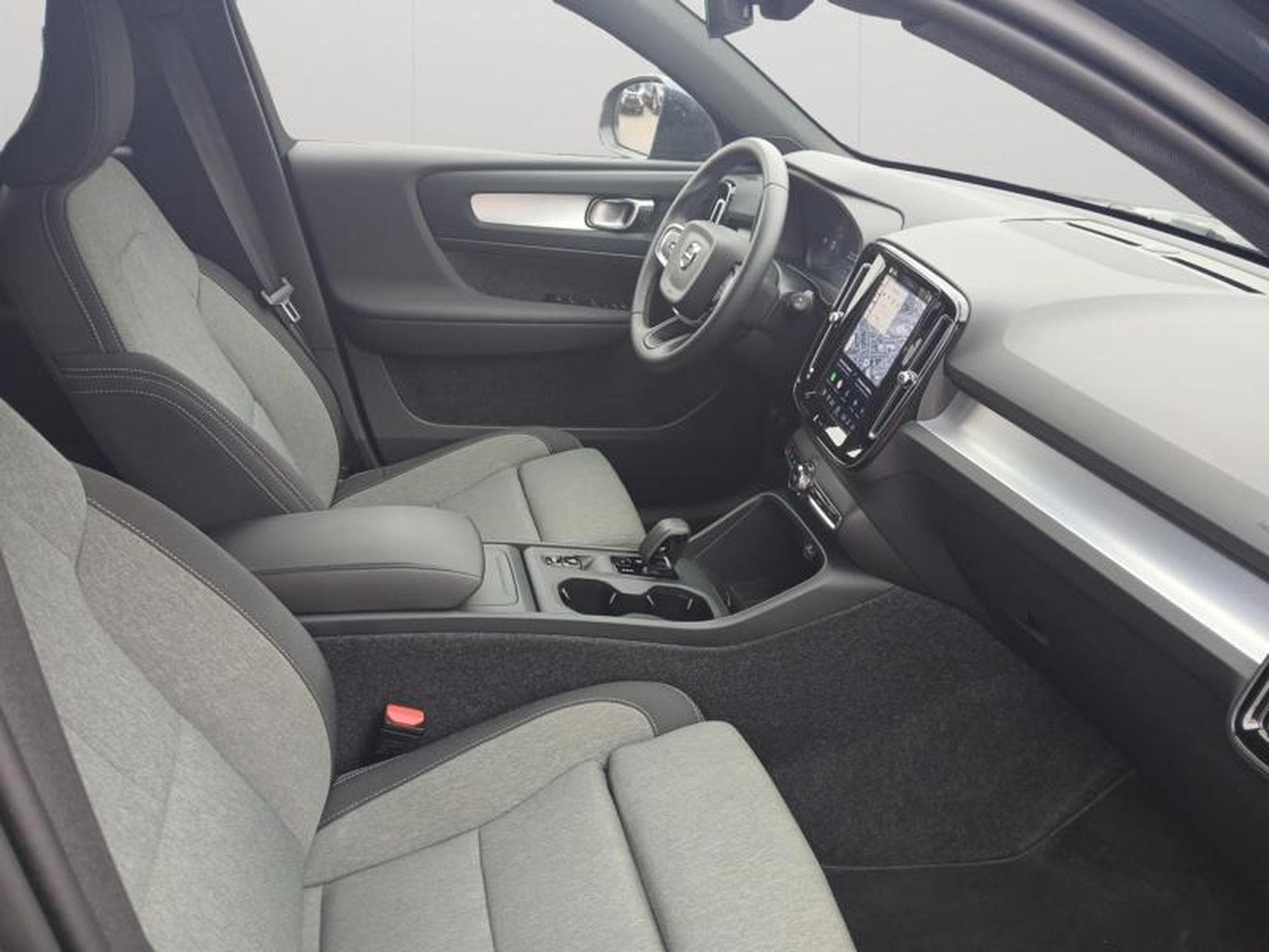 Volvo XC40 B3 Core Mild Hibryd (2025) - Foto 15