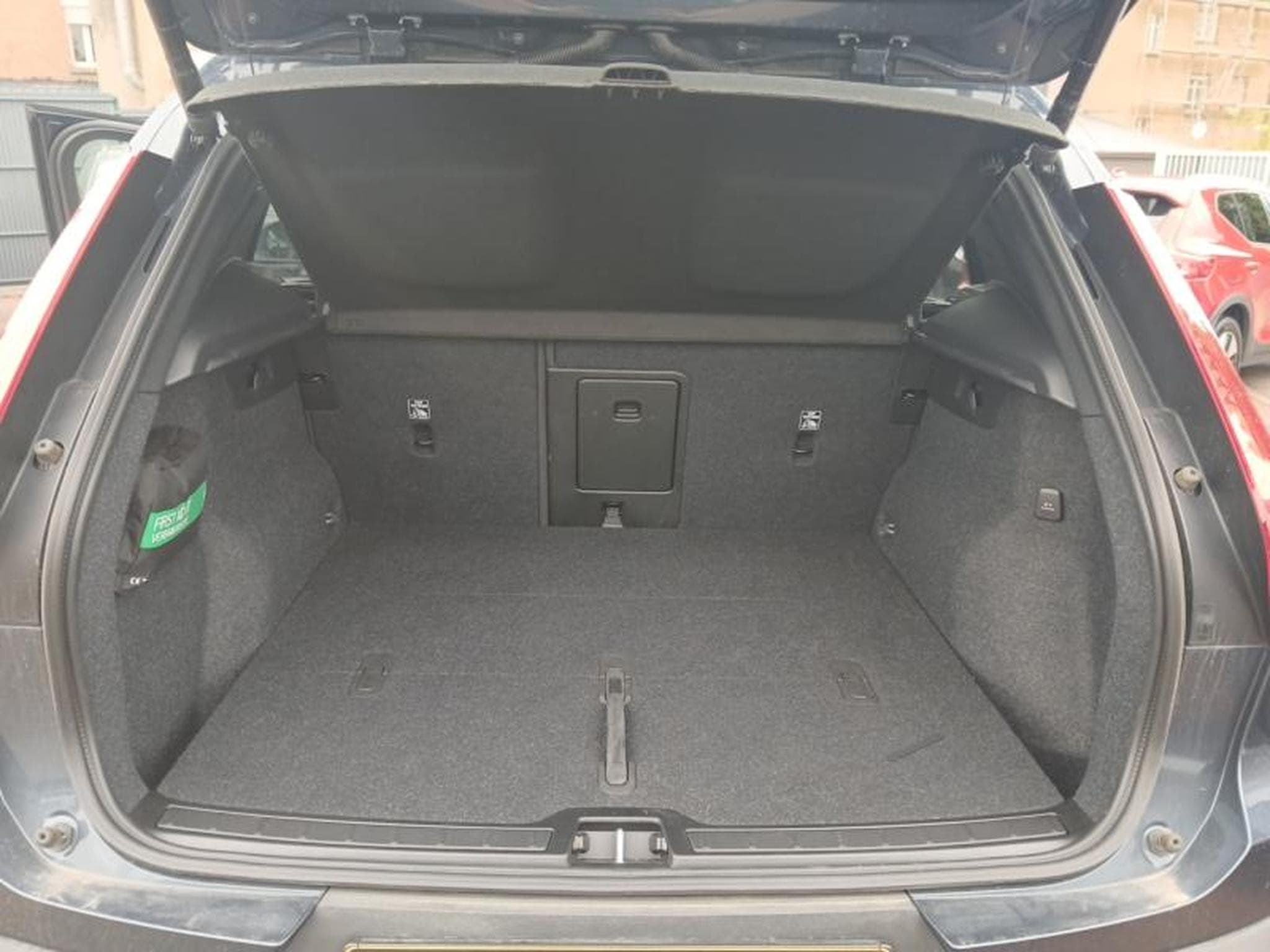 Volvo XC40 B3 Core Mild Hibryd (2025) - Foto 19