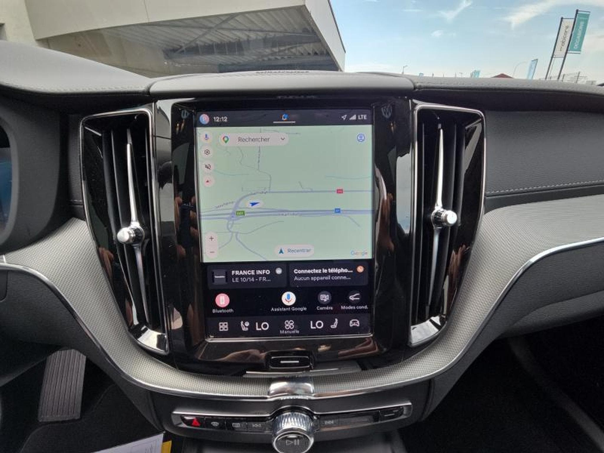 Volvo XC60 B5 AWD Ultra Dark / Essence (2025) - Photo 16