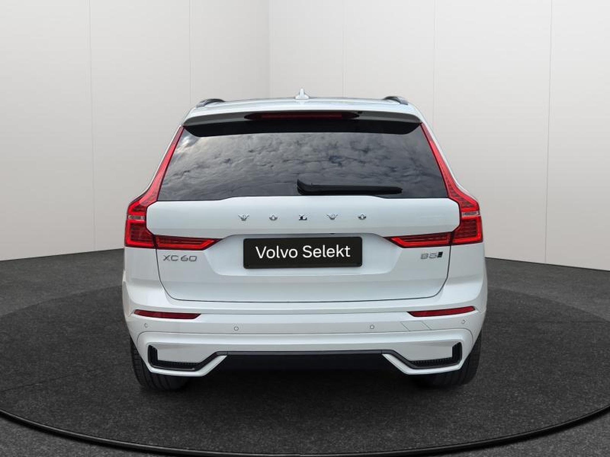 Volvo XC60 B5 AWD Ultra Dark / Essence (2025) - Photo 6