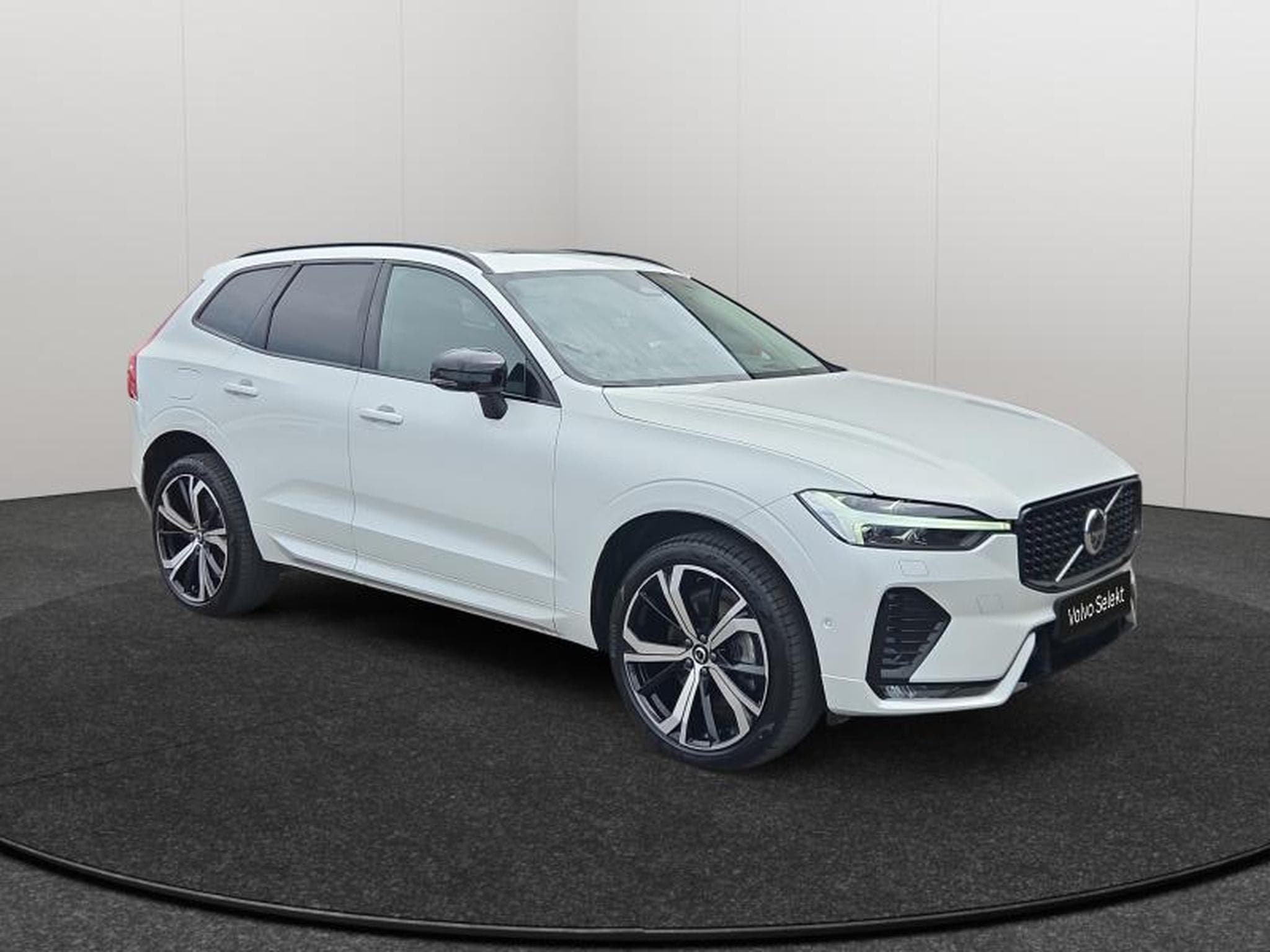 Volvo XC60 B5 AWD Ultra Dark / Essence (2025) - Photo 8