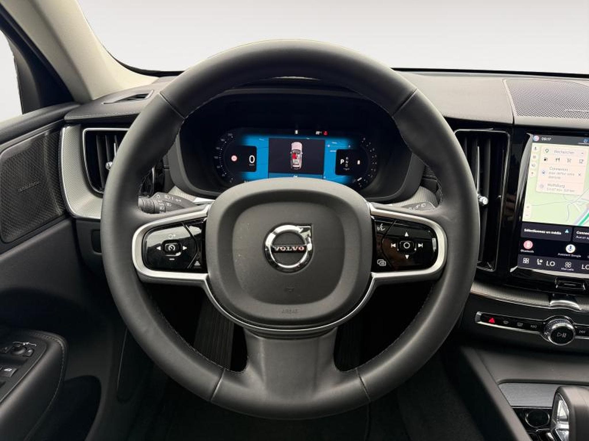 Volvo XC60 B5 AWD Ultra Dark / Essence (2025) - Photo 12