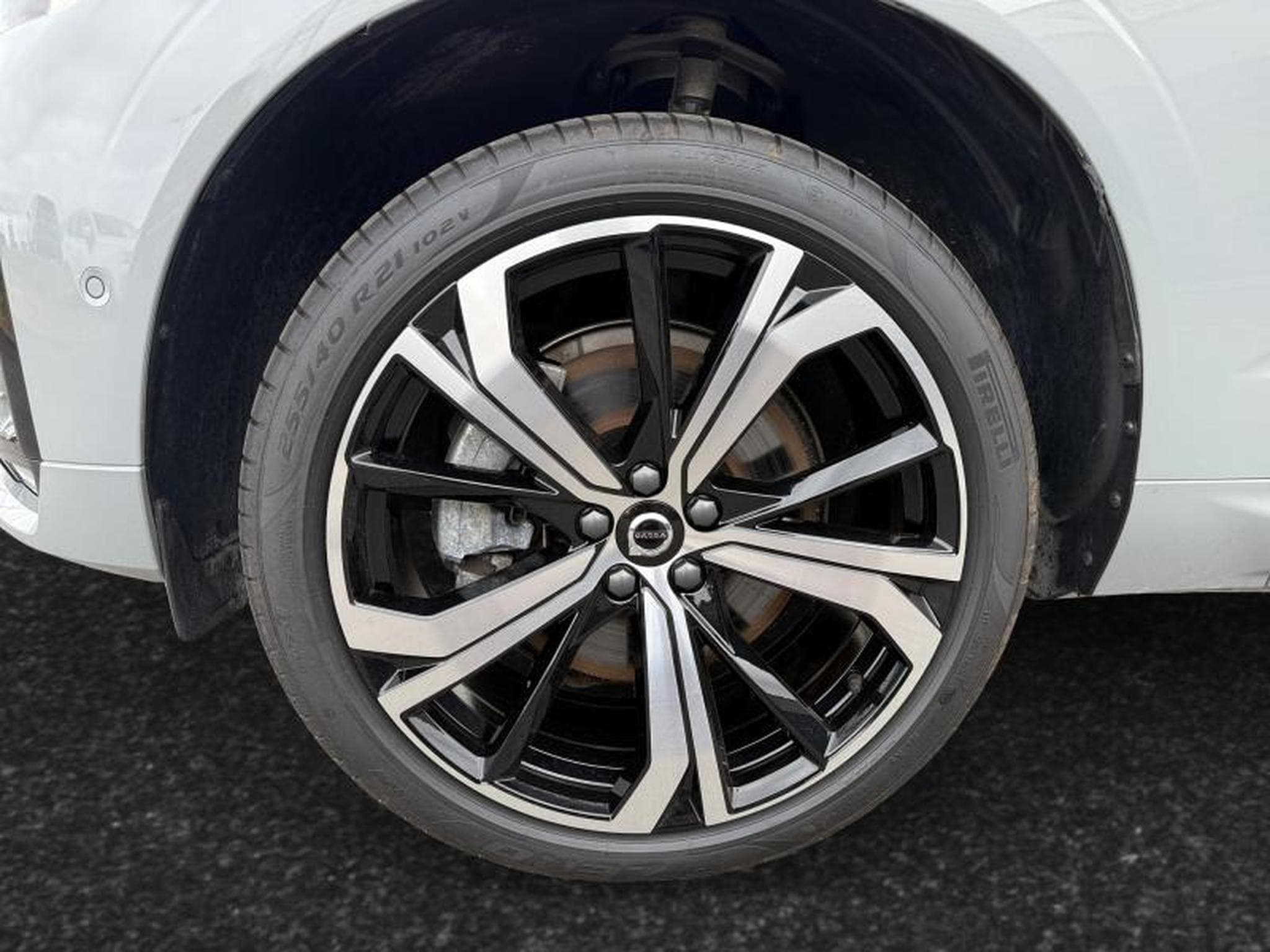 Volvo XC60 B5 AWD Ultra Dark / Essence (2025) - Photo 14