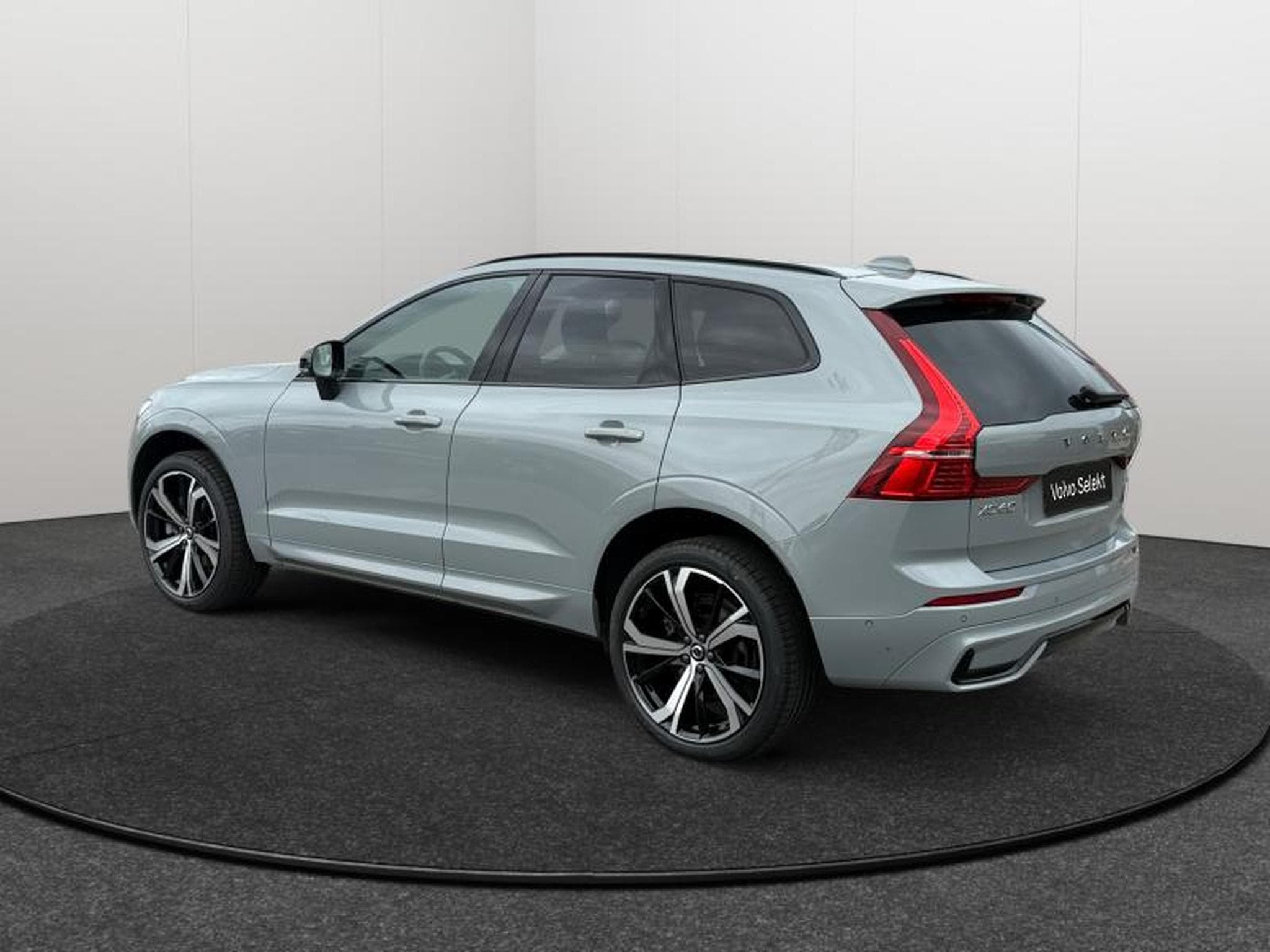 Volvo XC60 B5 AWD Ultra Dark / Essence (2025) - Photo 5